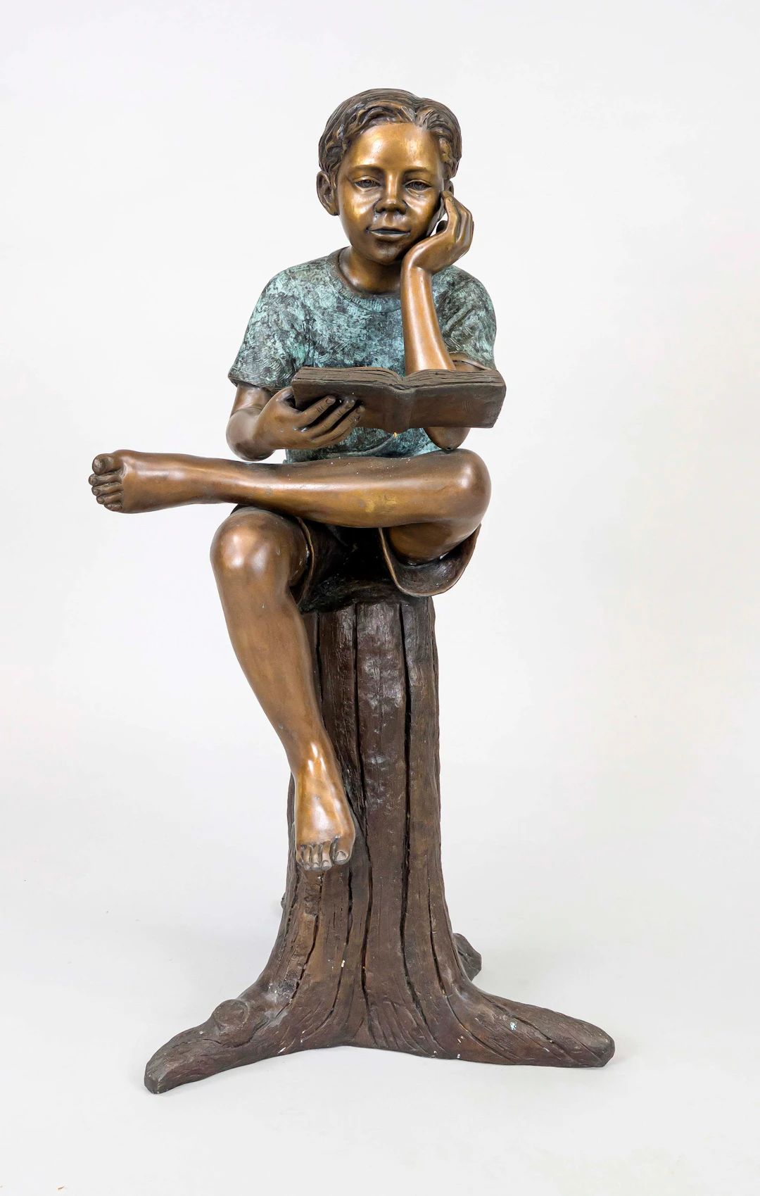Gartenfigur Junge mit Buch, 21. J