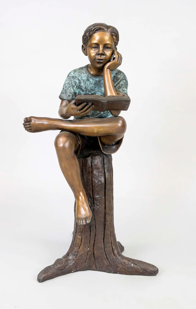 Gartenfigur Junge mit Buch, 21. J