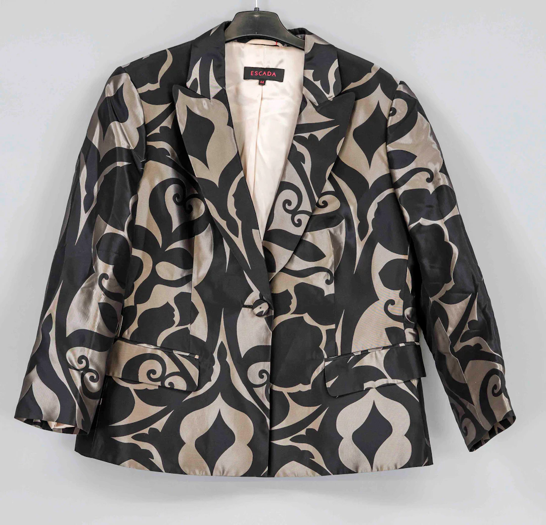 Escada, Blazer mit ornamentalem M