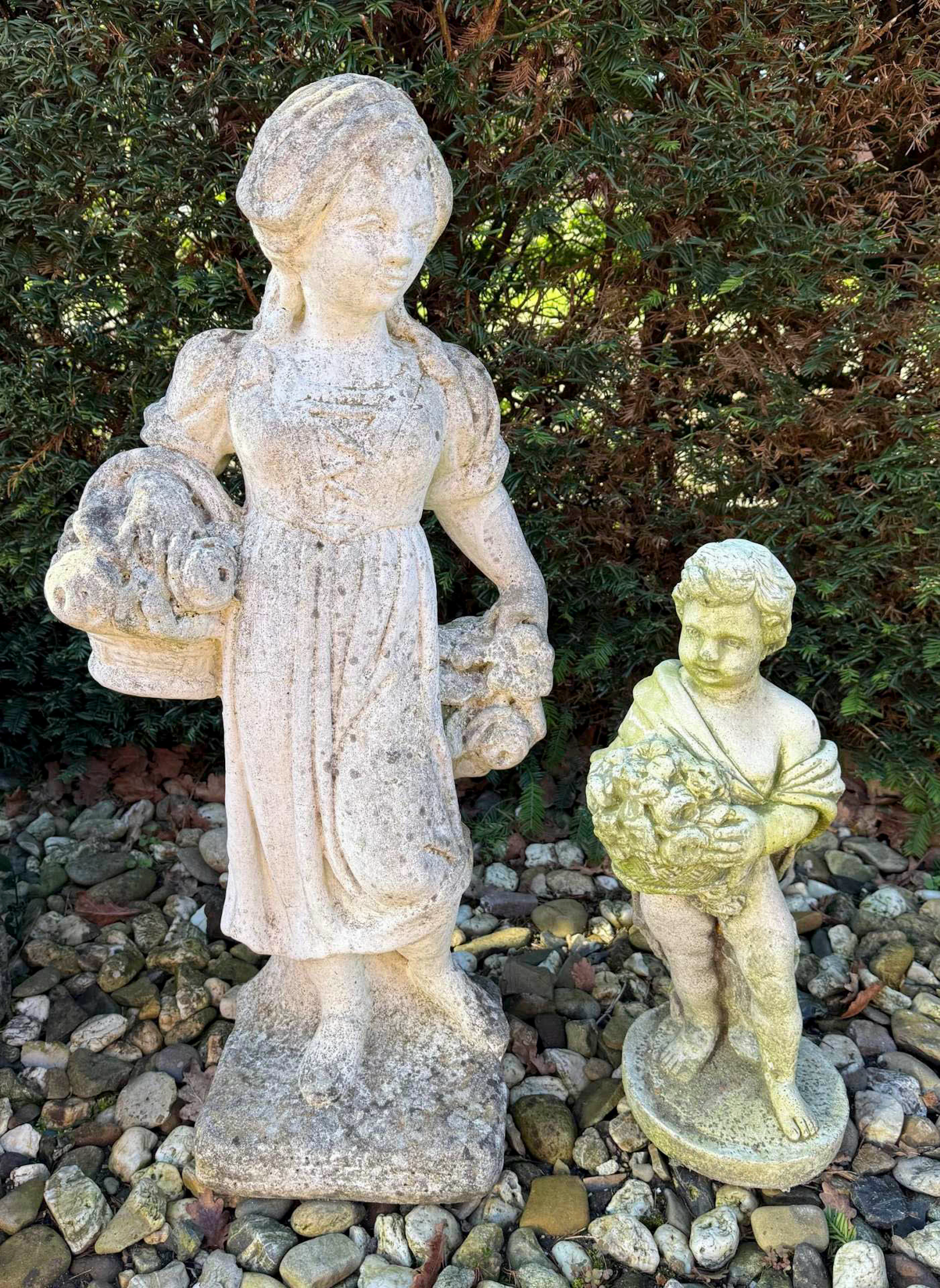 2 Gartenfiguren, Mädchen und Jung