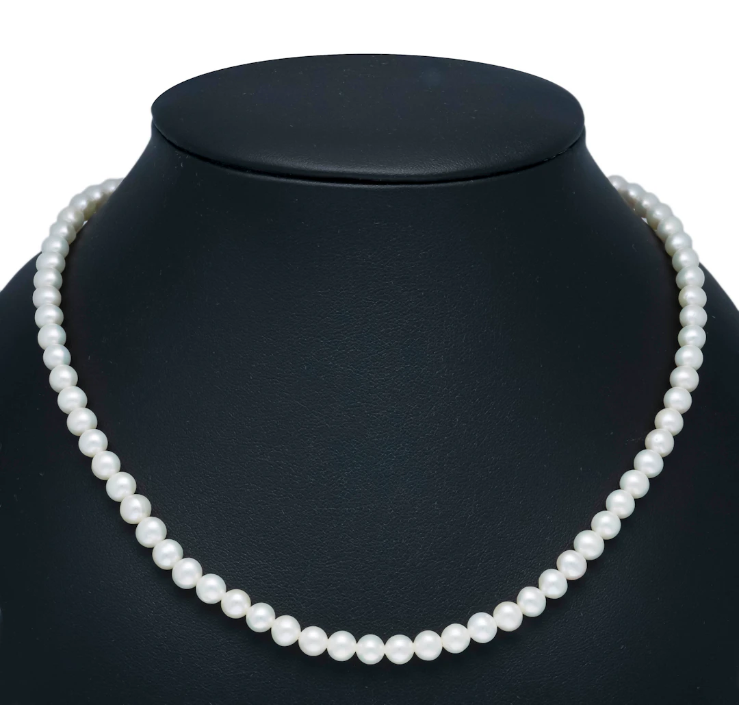 Süßwasserperlen-Collier mit Schli