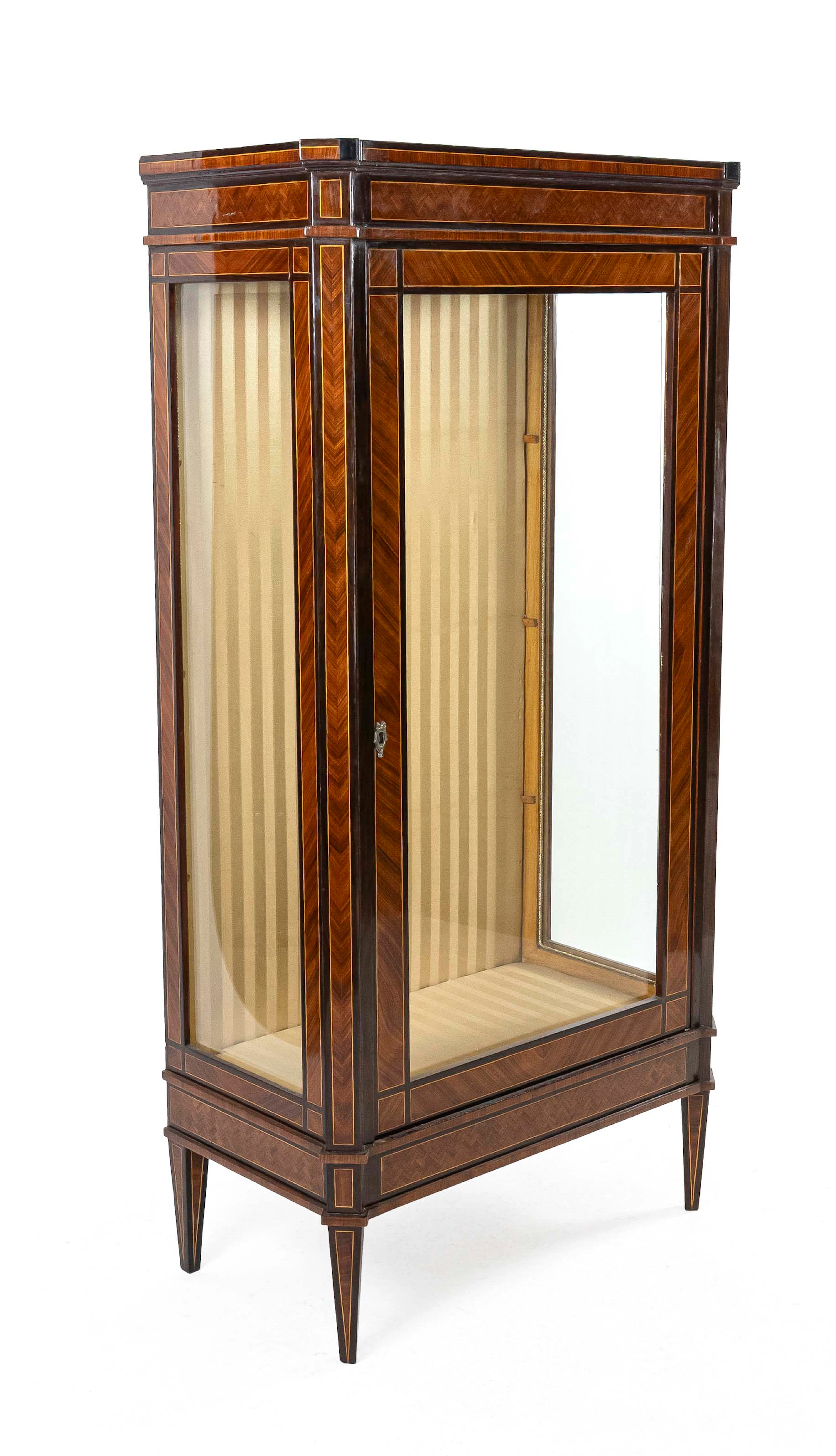 Elegante Vitrine im Klassizismus-S