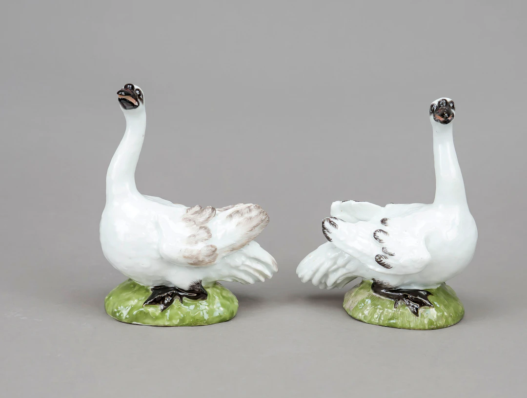 Paar Schwäne, Meissen, 18. Jh., E