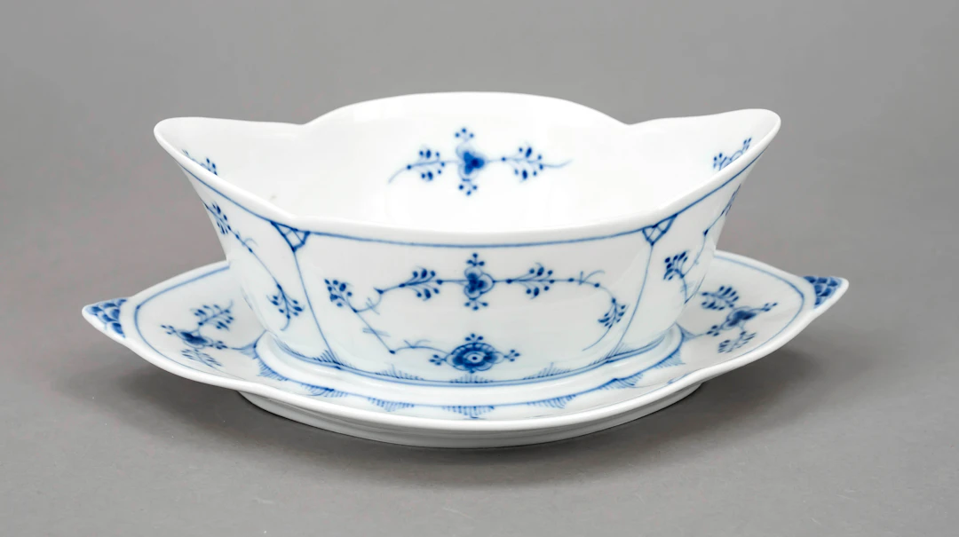 Saucière auf festem Untersatz, Ro