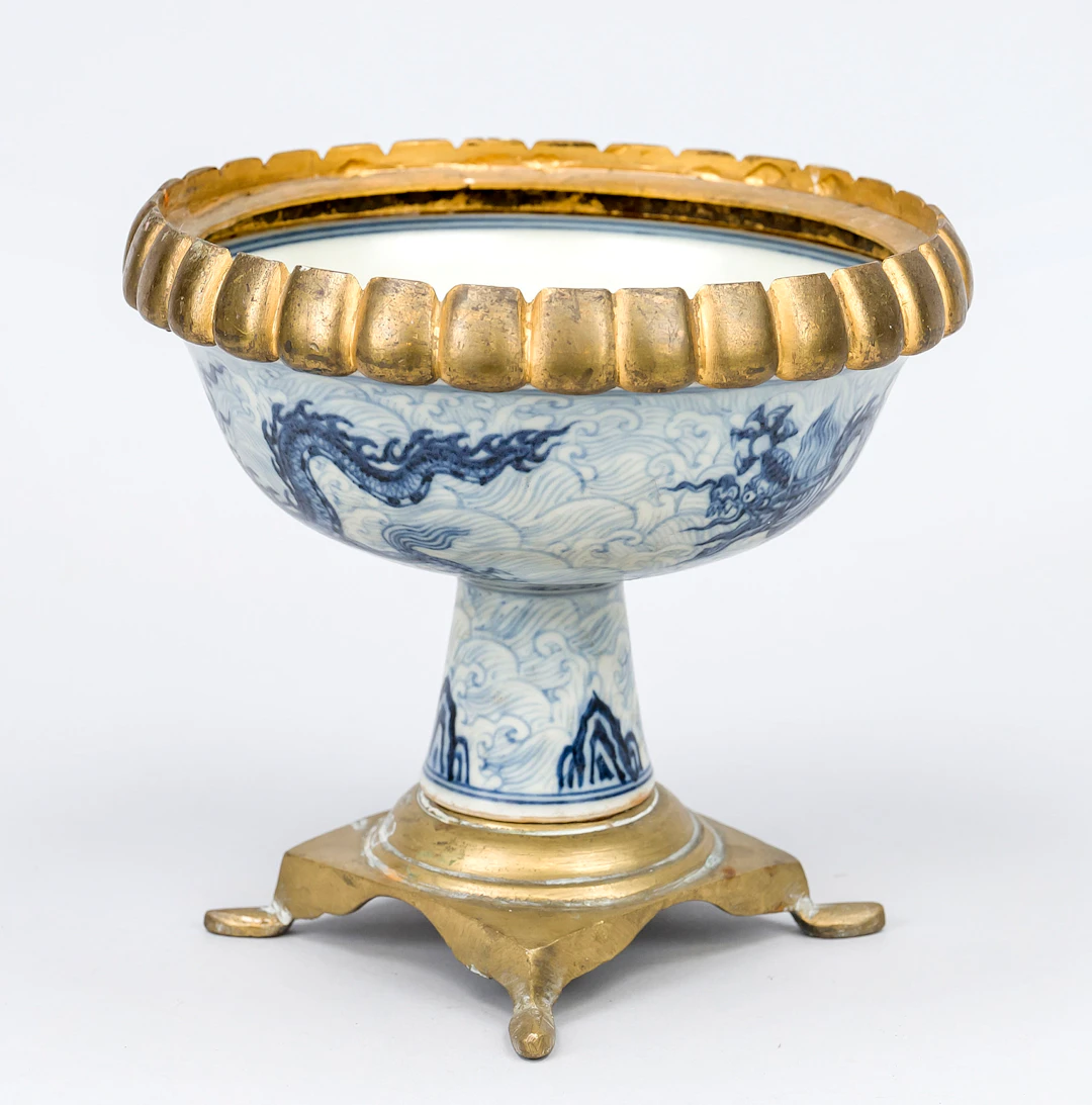 Blau-weiße Fußschale mit Bronze/M