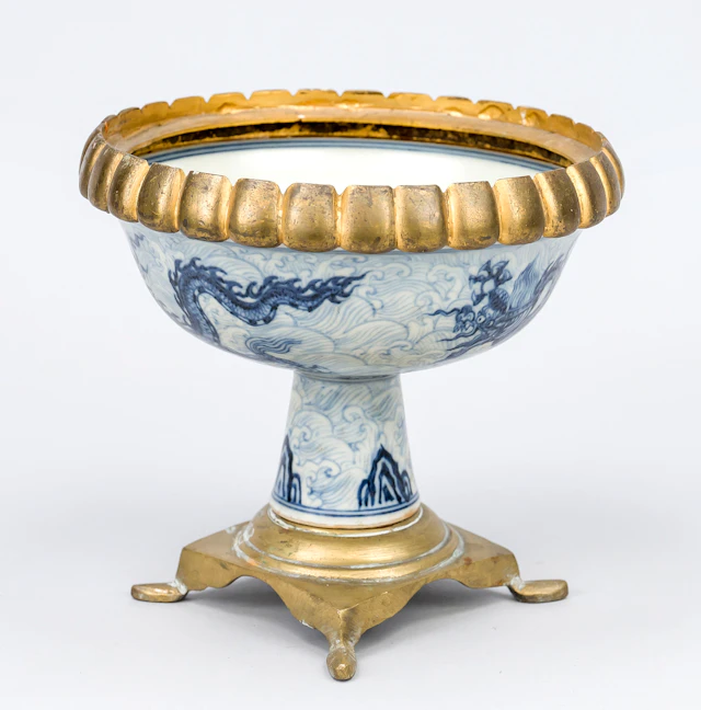 Blau-weiße Fußschale mit Bronze/M