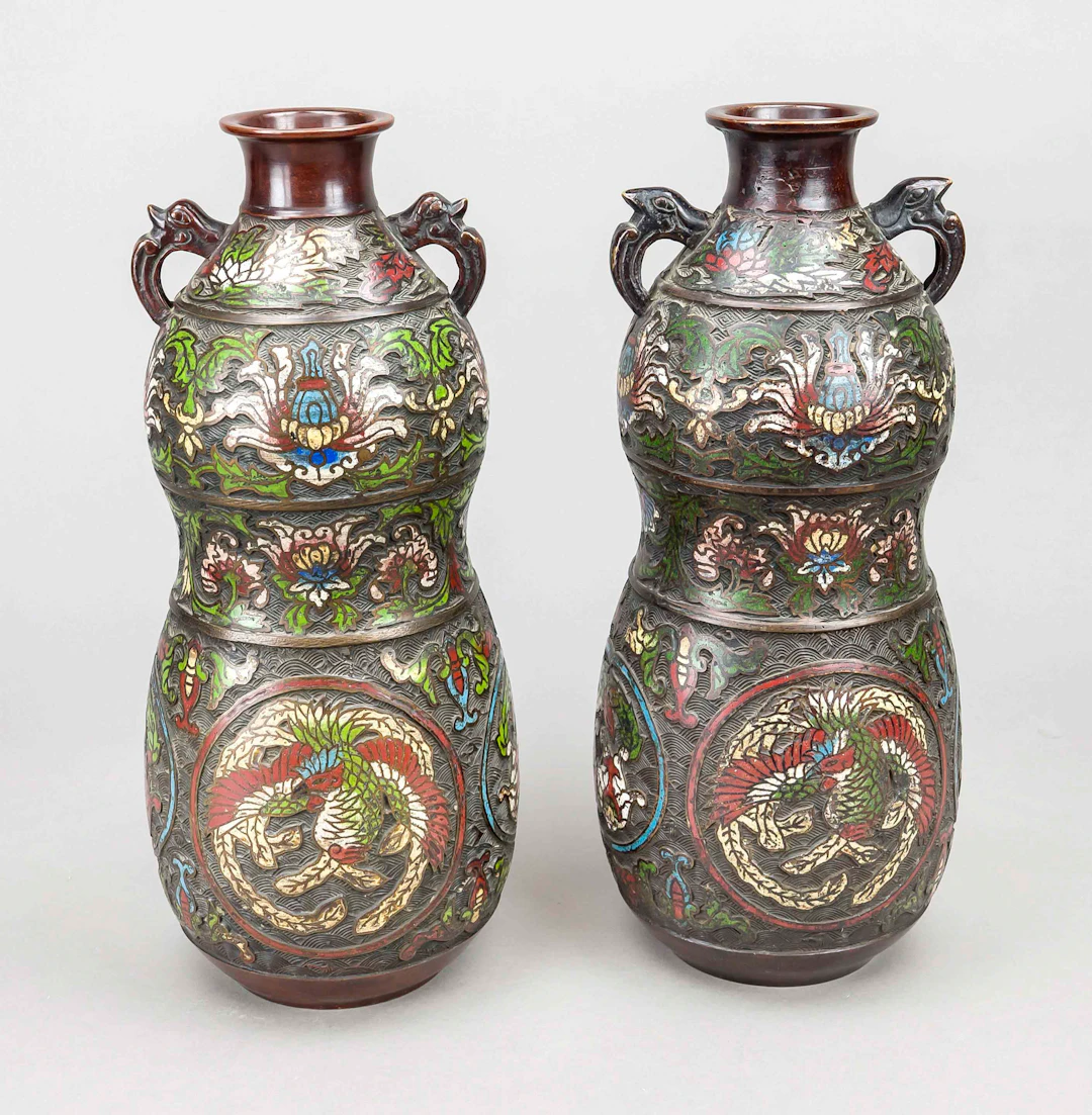 Paar Cloisonné Vasen, China, 20.
