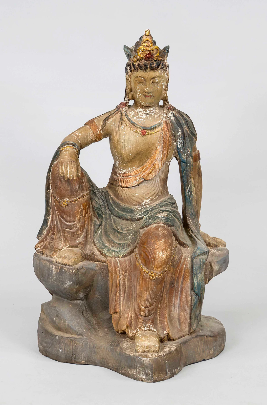 Große Figur der Guanyin auf einem