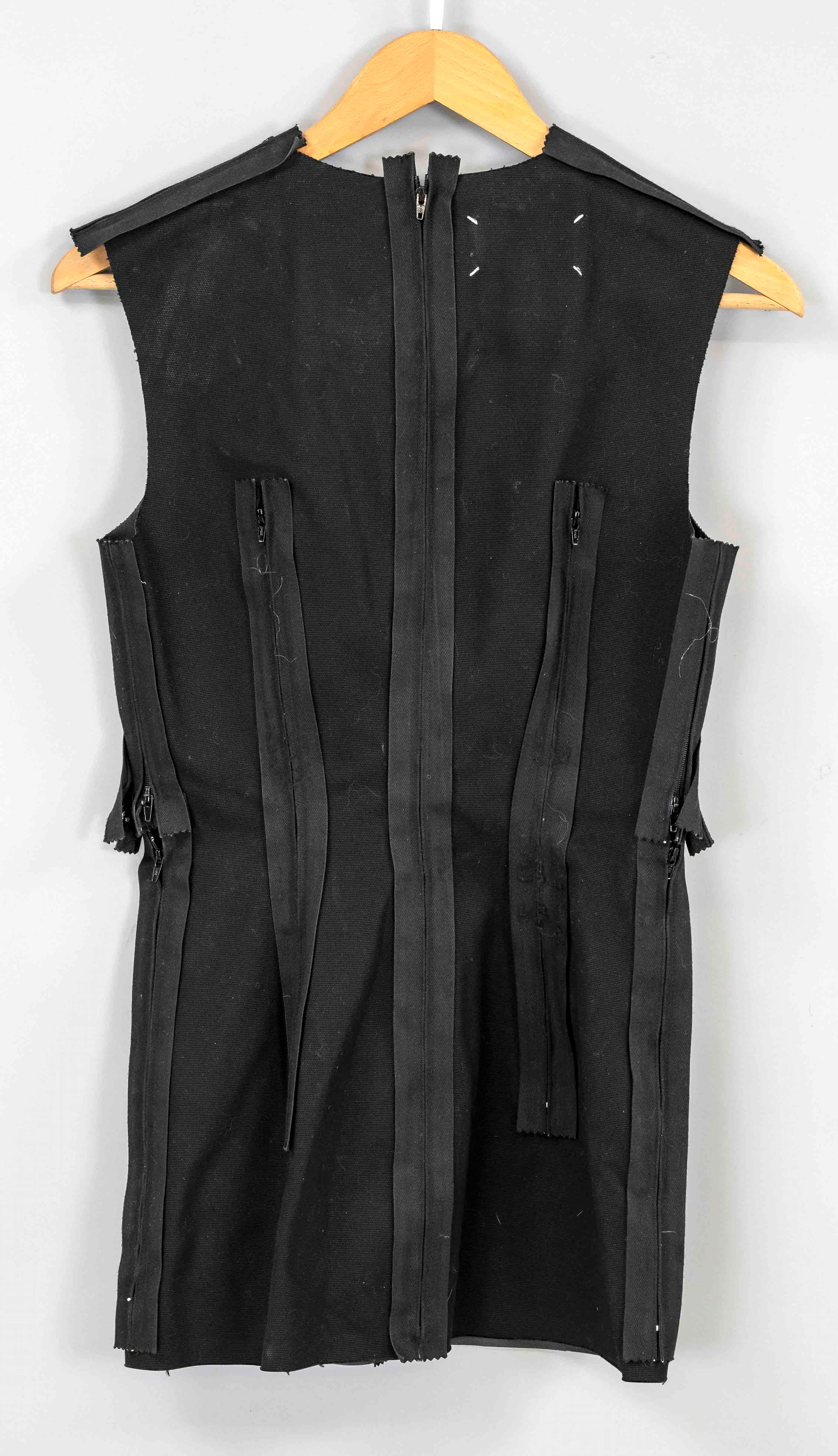 Maison Martin Margiela, ärmellose