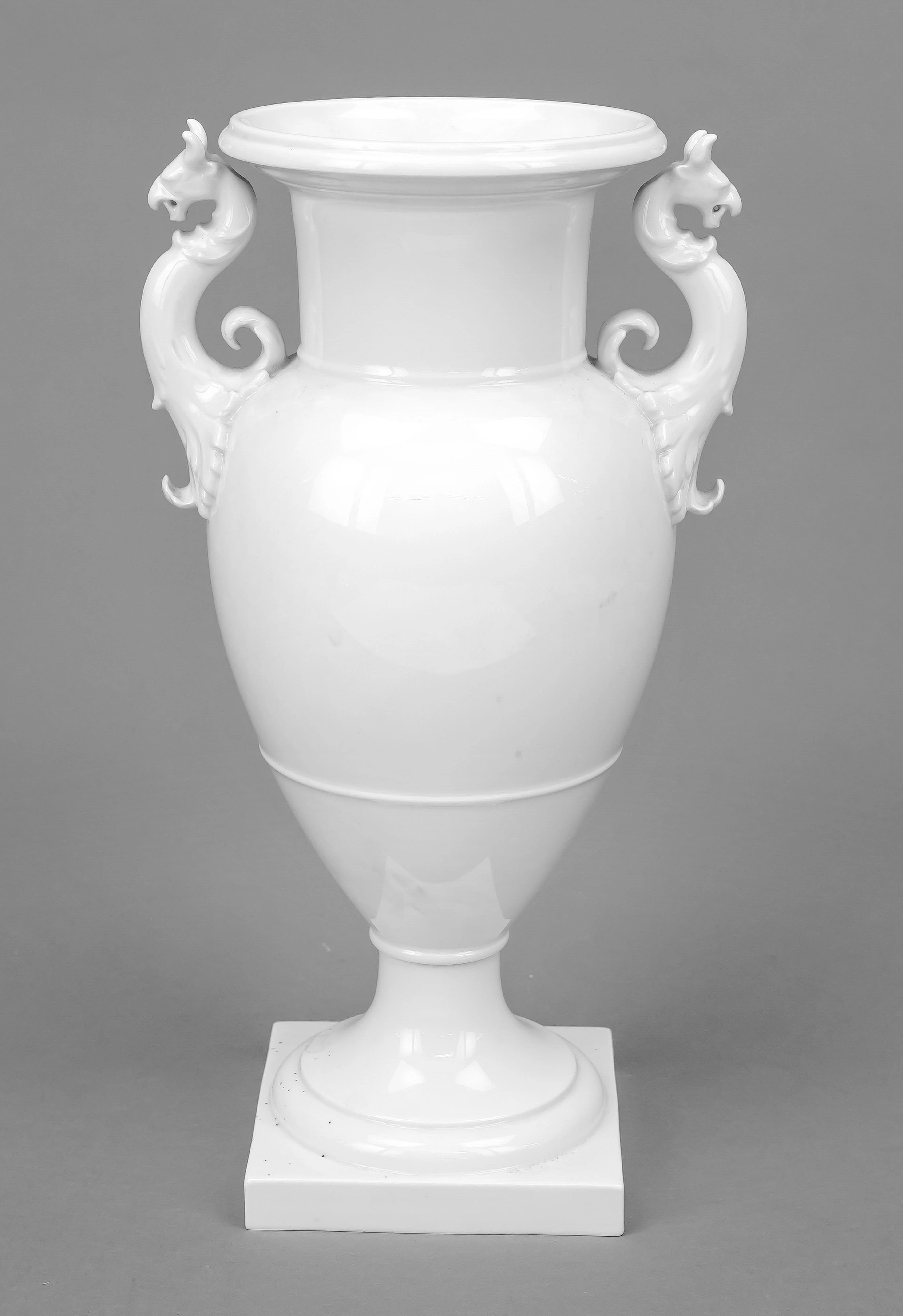 Französische Vase mit Drachenhenk
