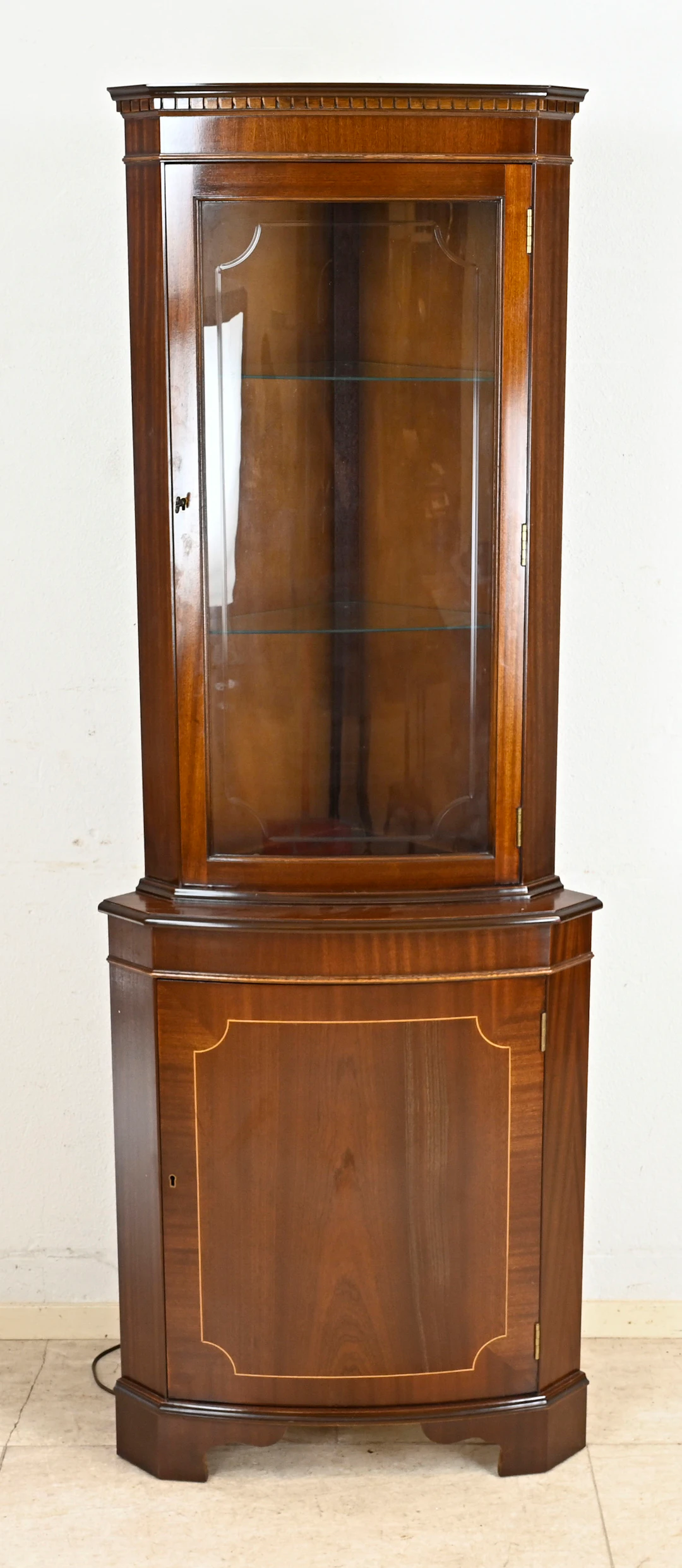 Englischer Eckschrank, Stilmöbel