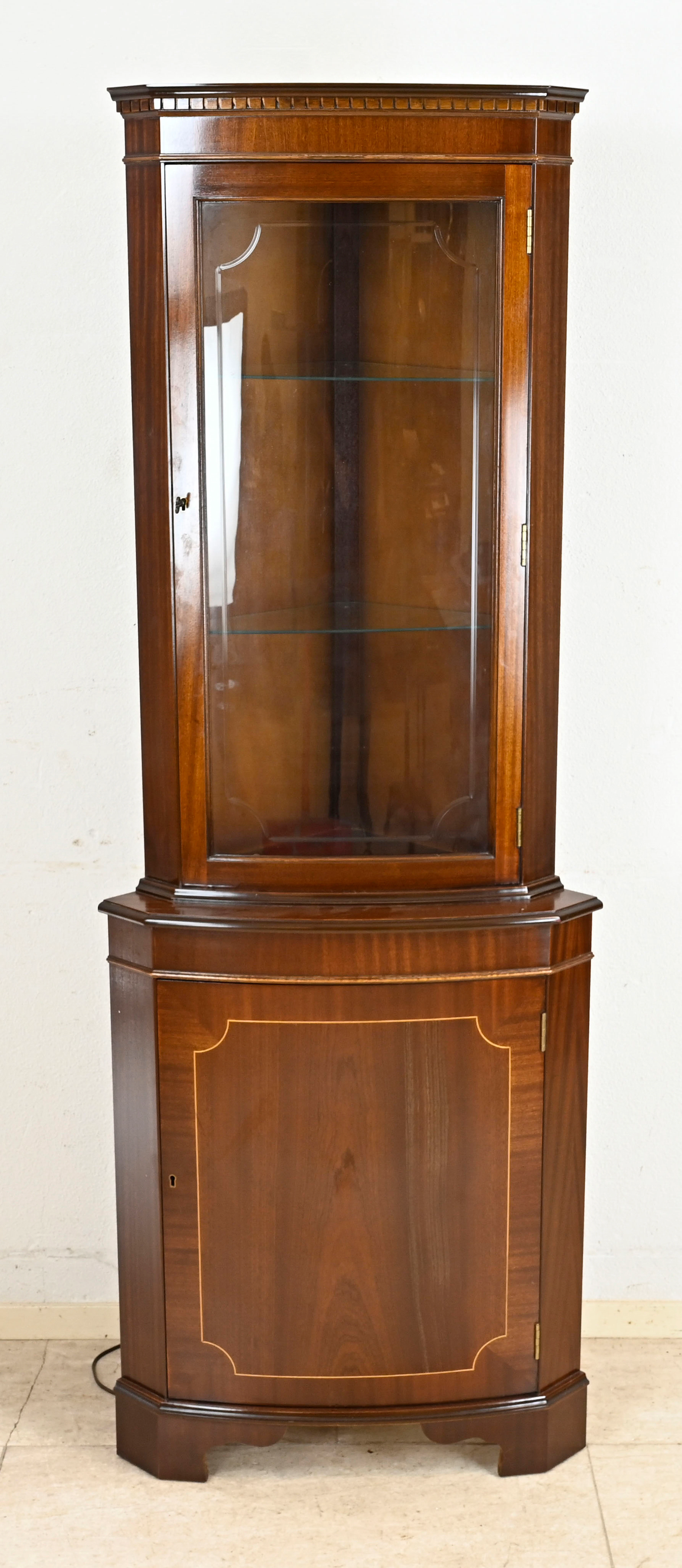 Englischer Eckschrank, Stilmöbel