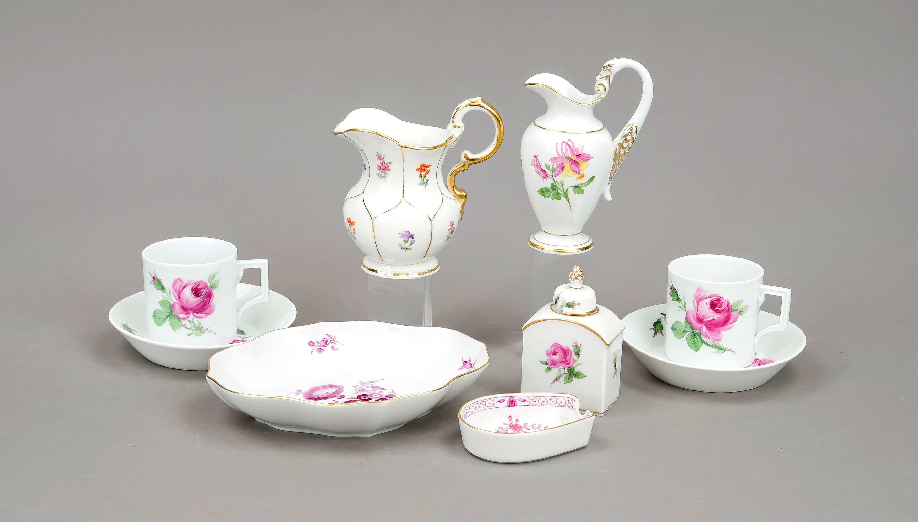9 Teile Meissen, 2 Tassen mit UT
