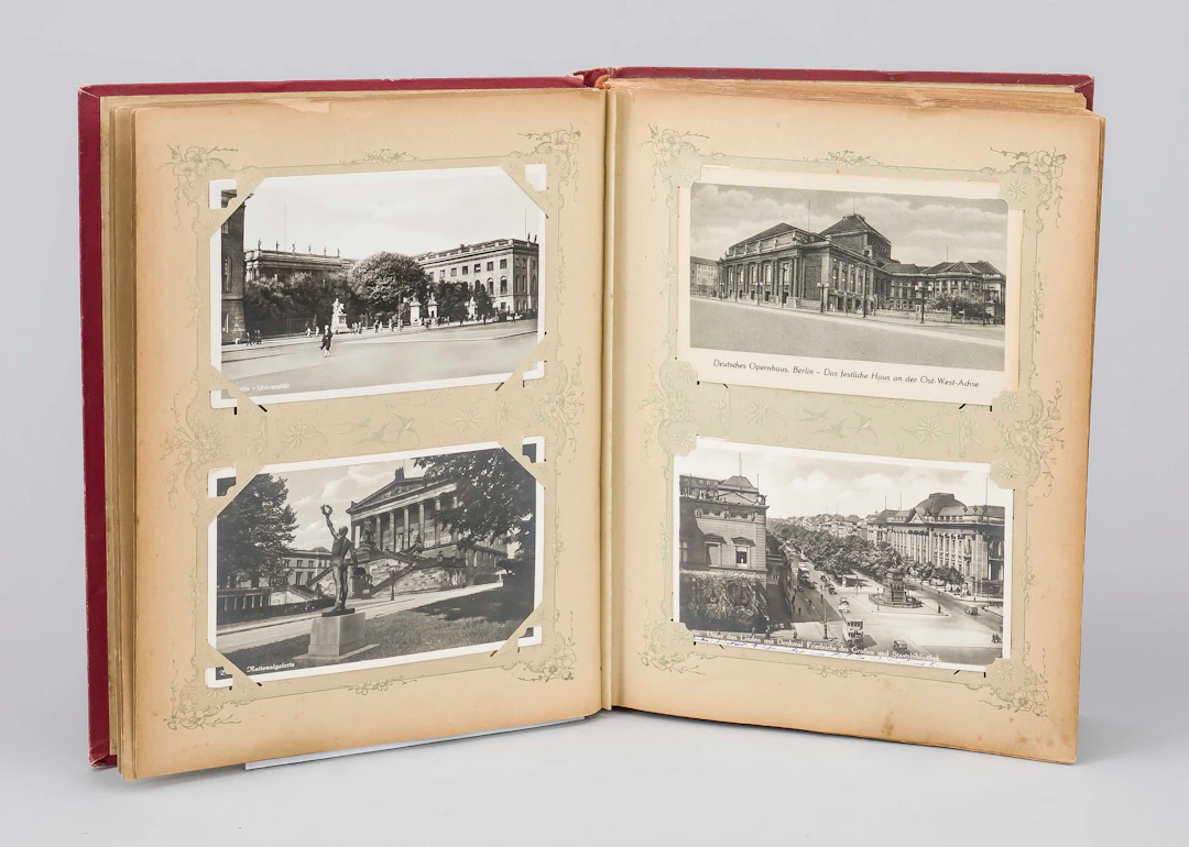 Album mit 200 Ansichtskarten von