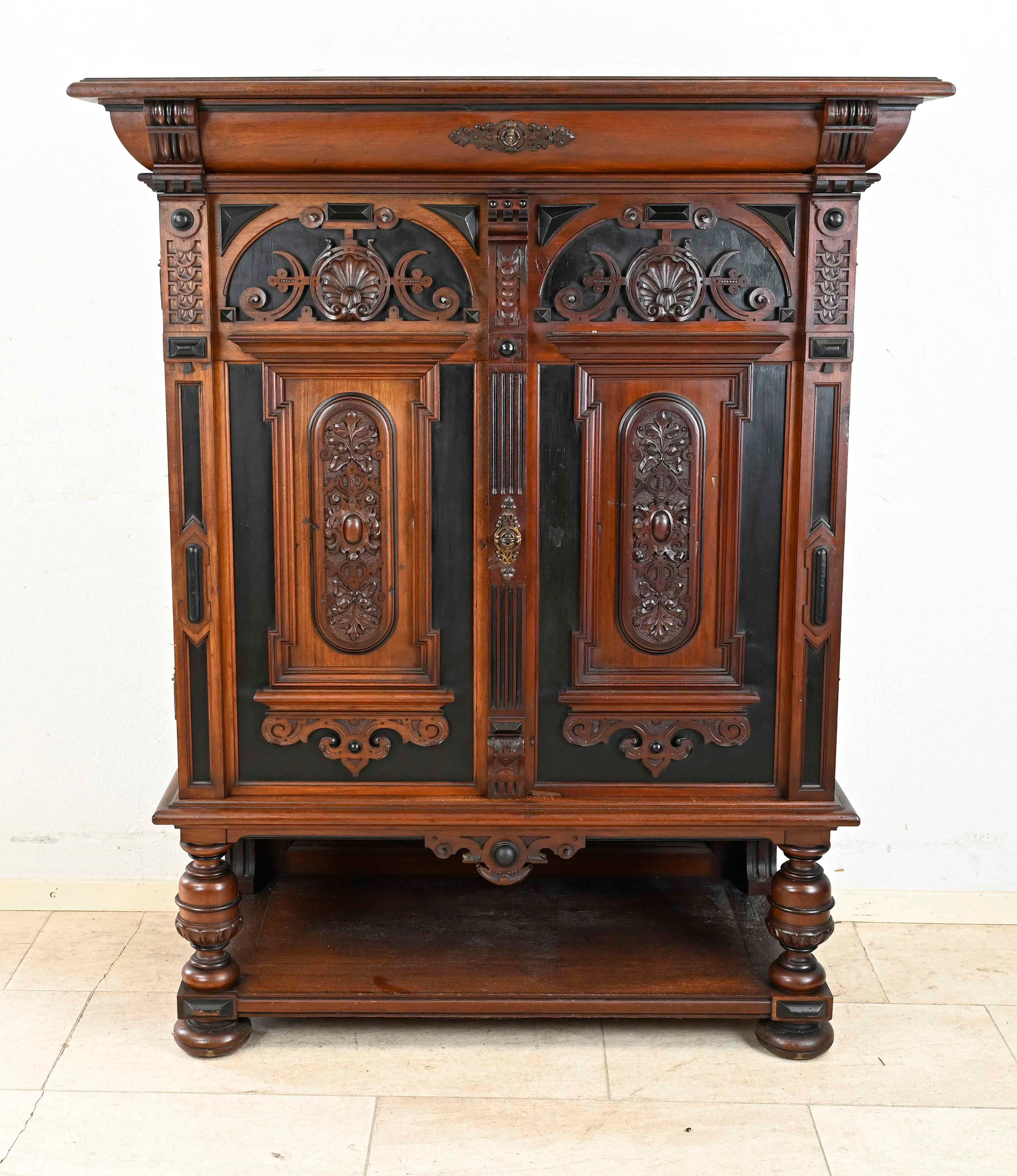 Gründerzeit-Vertiko um 1880, Nuss