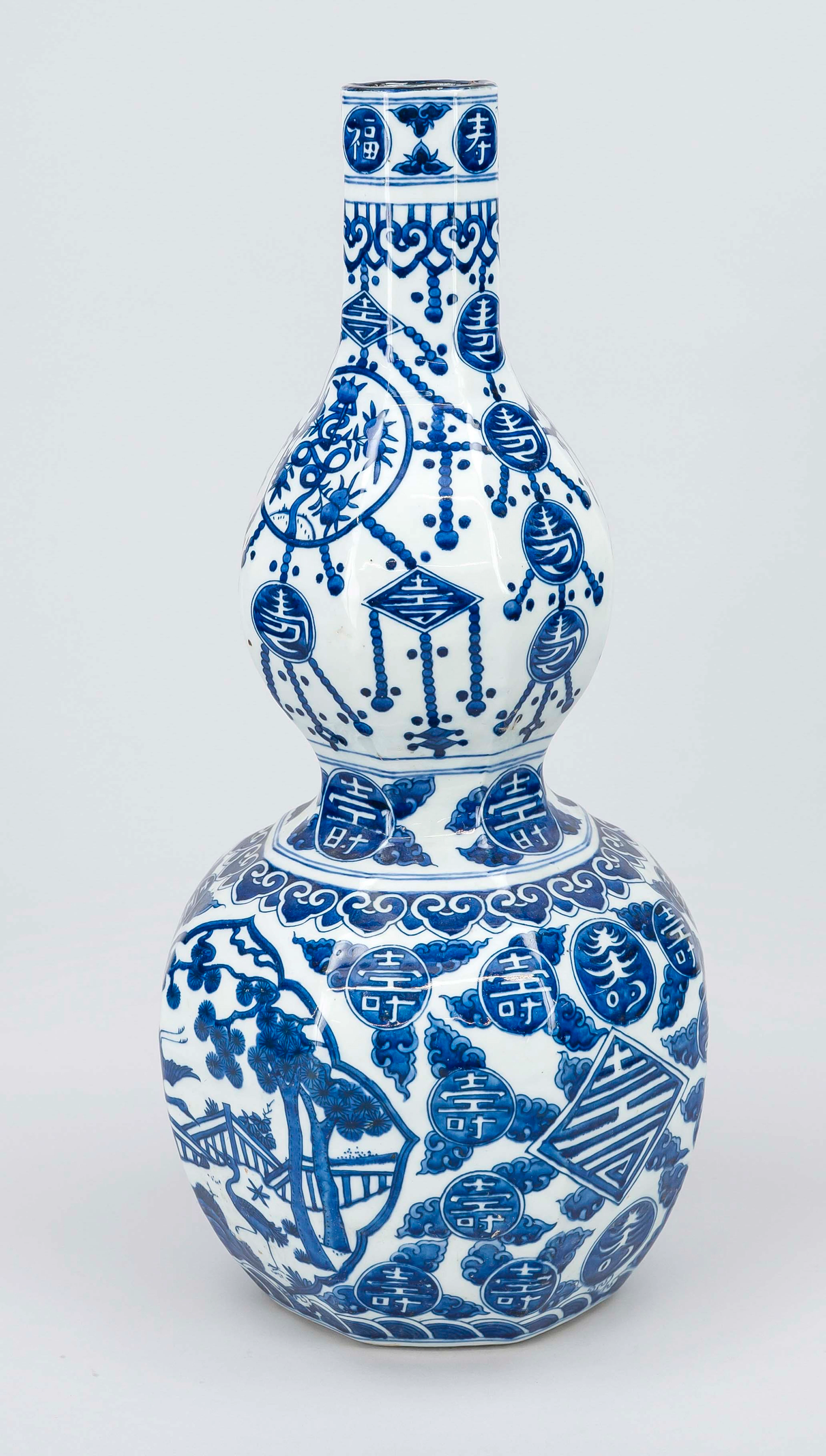 Blau-weiße Vase, China, Doppelkür