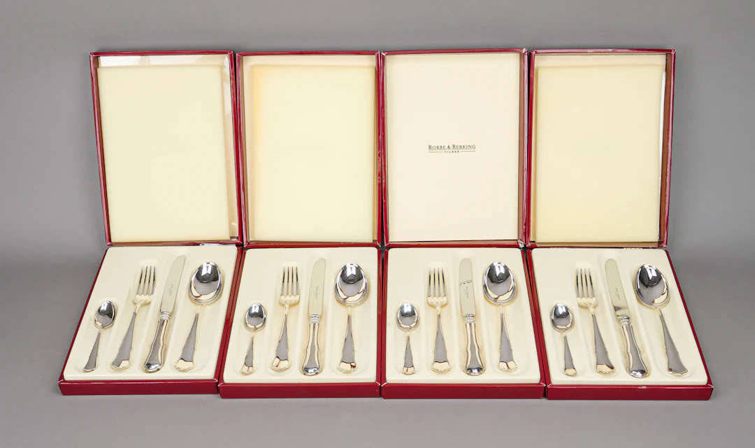 Vier vierteilige Bestecksets, Deu