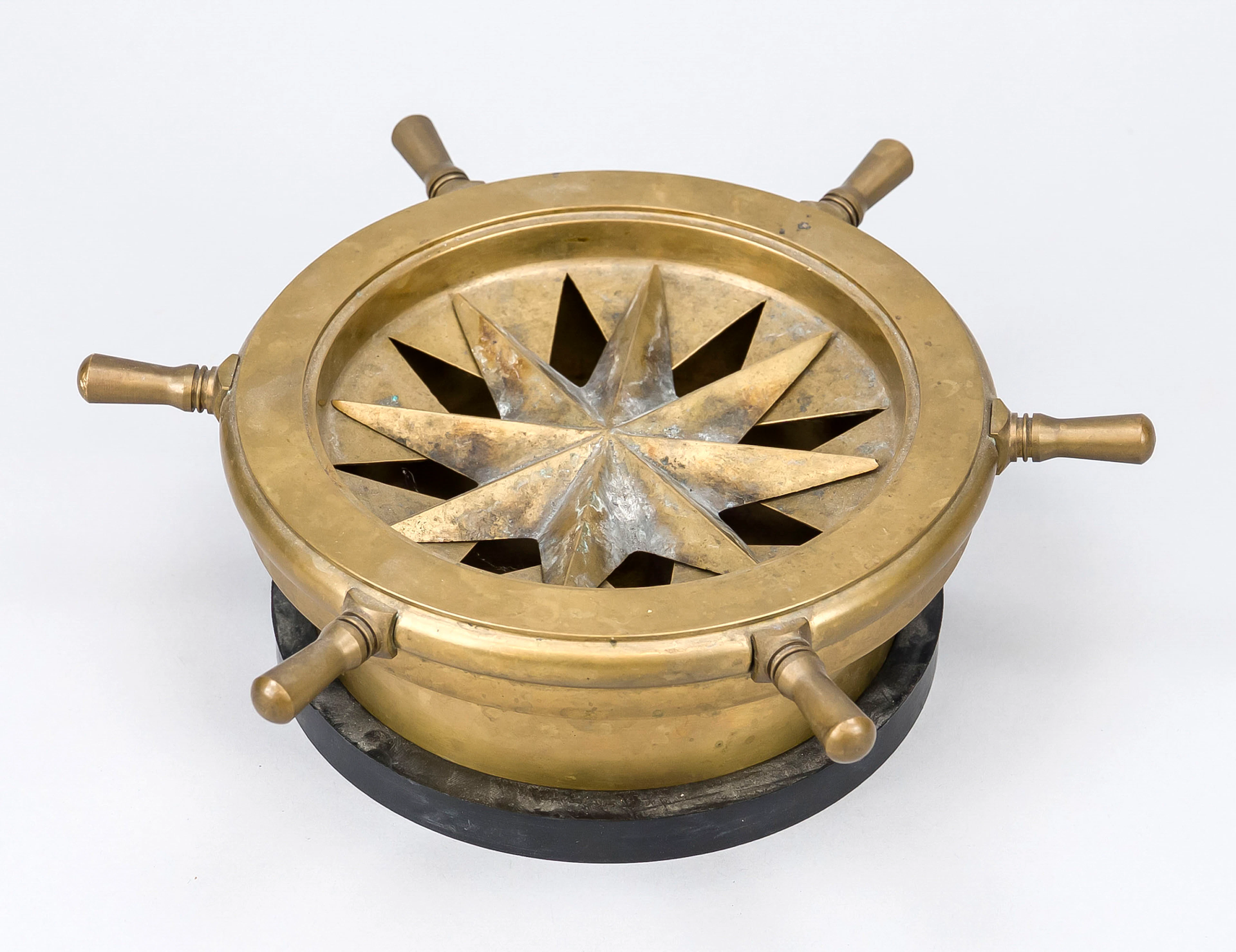 Maritimer Aschenbecher, 2. H. 20.