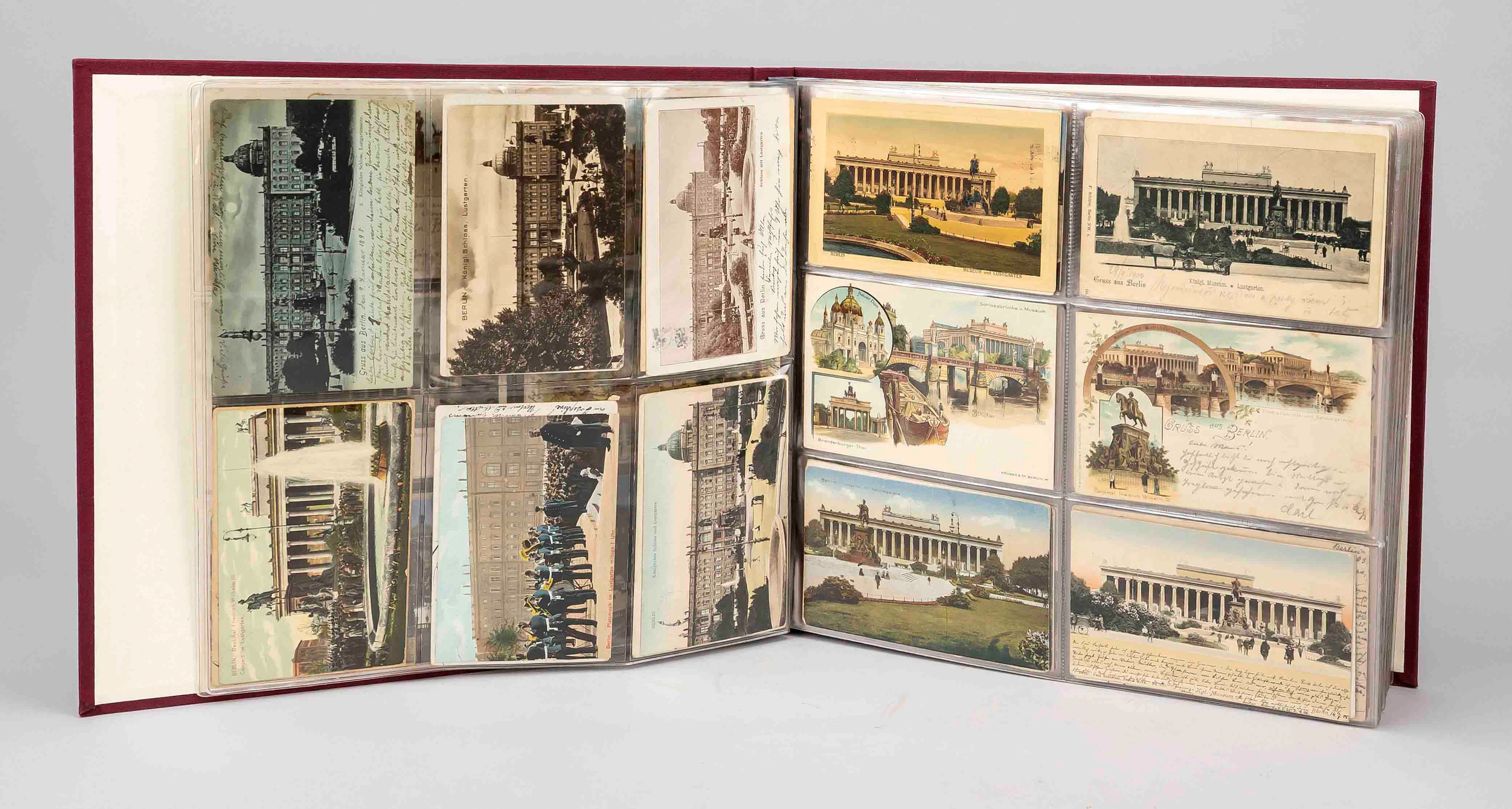 Album mit 360 Ansichtskarten aus B