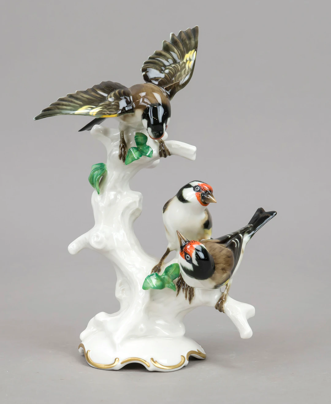 Vogelgruppe auf Geäst, Hutschenre