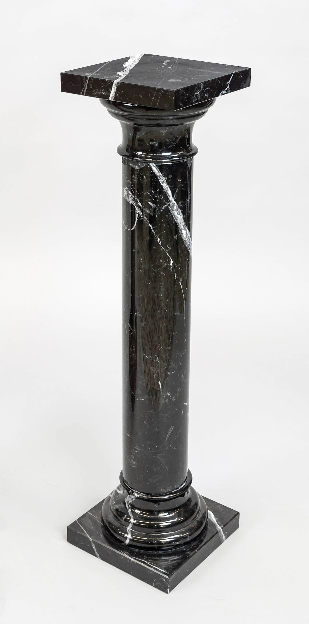 Säule, 20. Jh., schwarzer Marmor