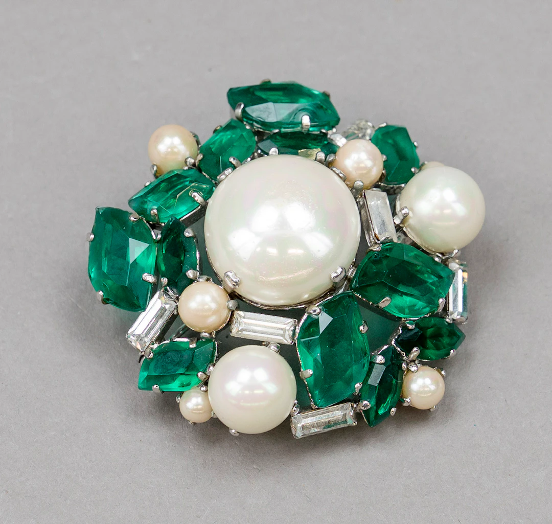 Christian Dior, Modeschmuck-Brosc