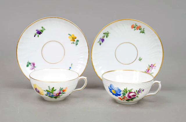Zwei Teetassen mit UT, Royal Cope