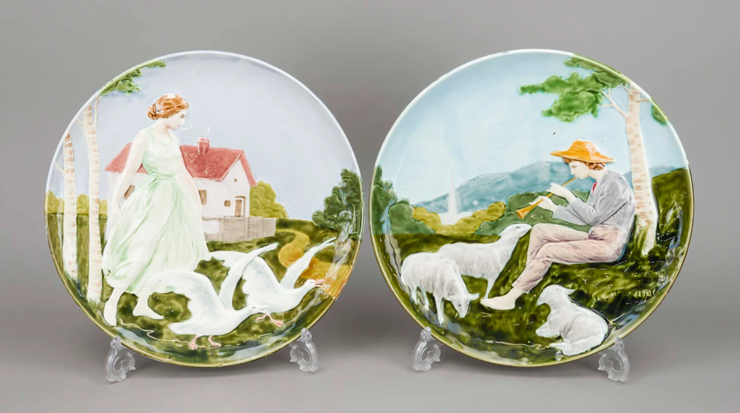 Zwei gr. Jugendstil-Wandteller, G