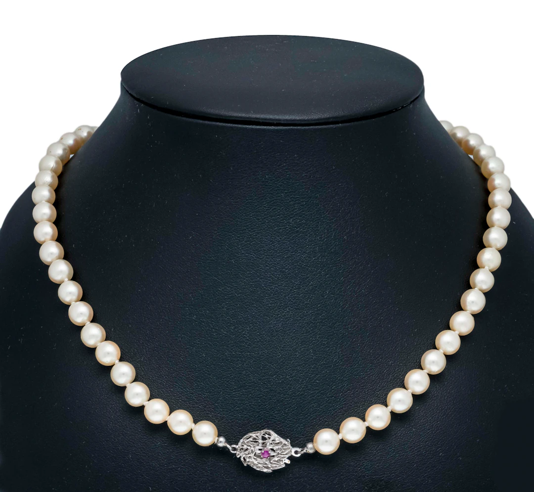Akoyaperlen-Collier mit Steckschl