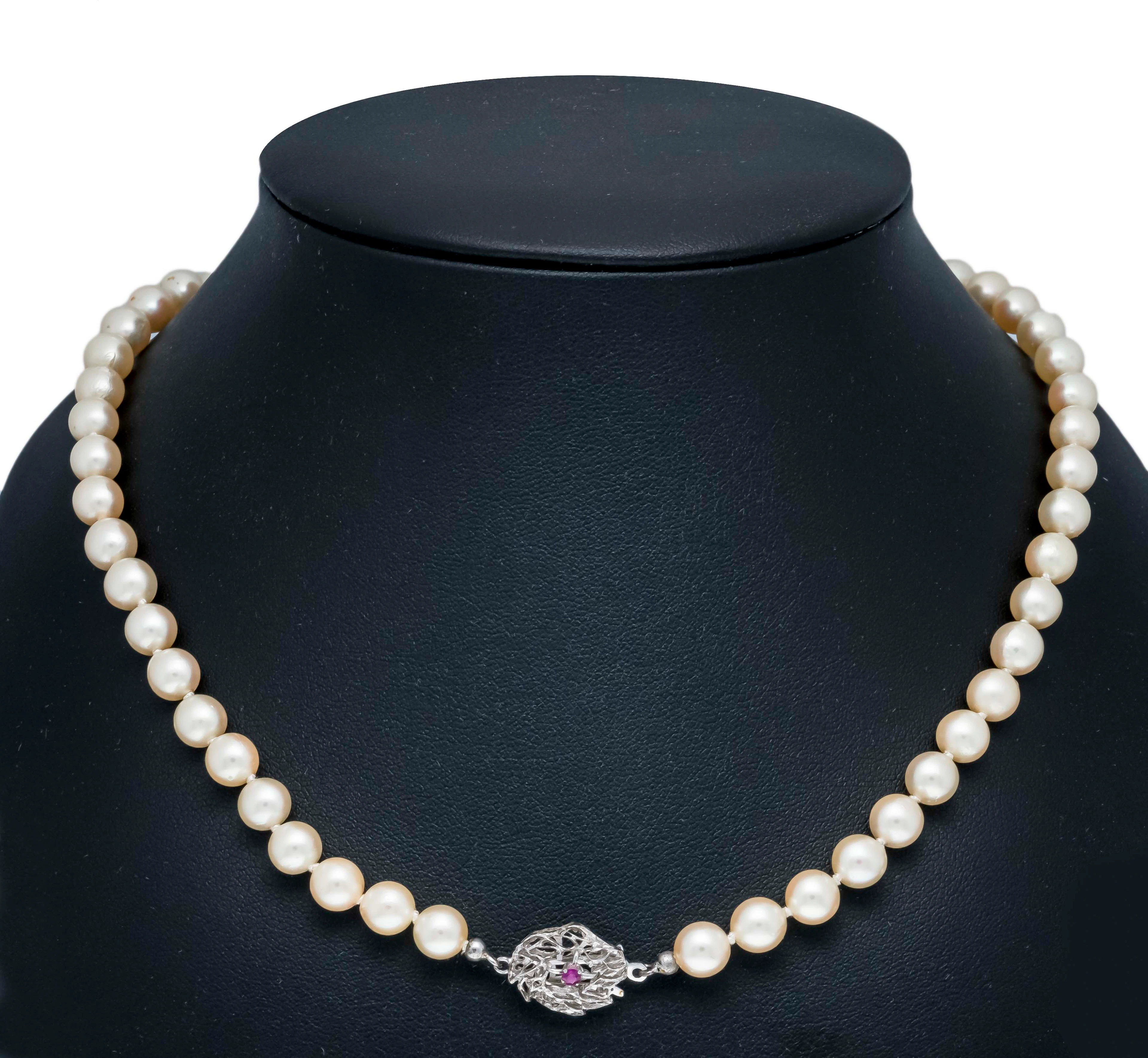 Akoyaperlen-Collier mit Steckschl