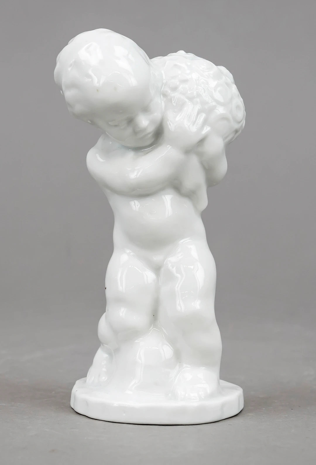 Putto mit Blumen im Wiener Stil