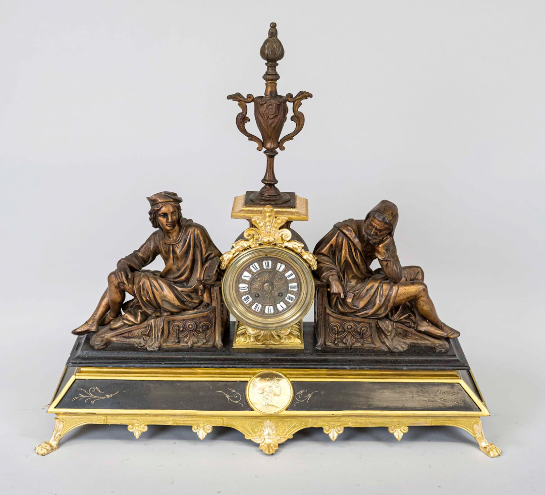 Große Historismus - Figuren pendu