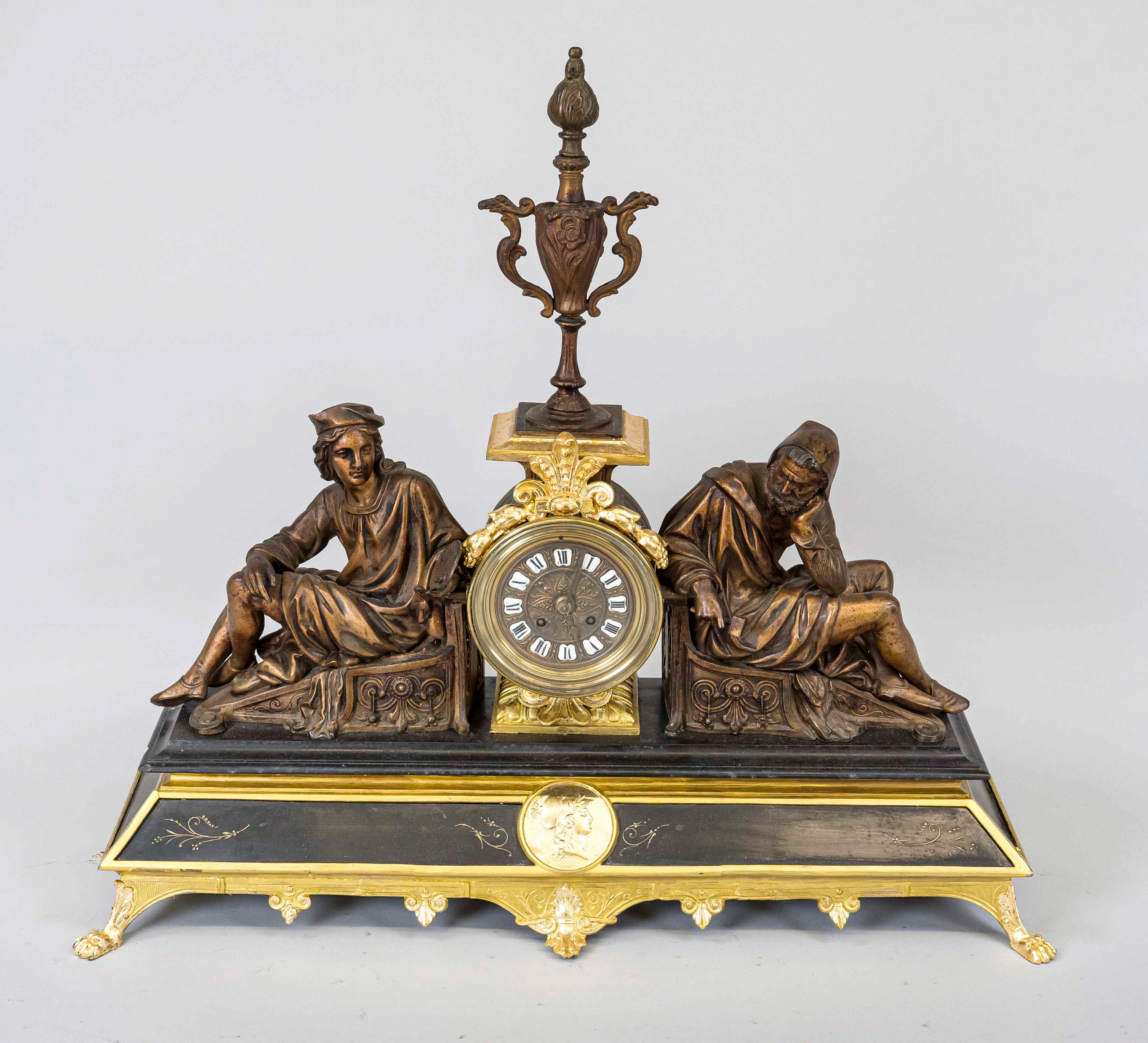 Große Historismus - Figuren pendu