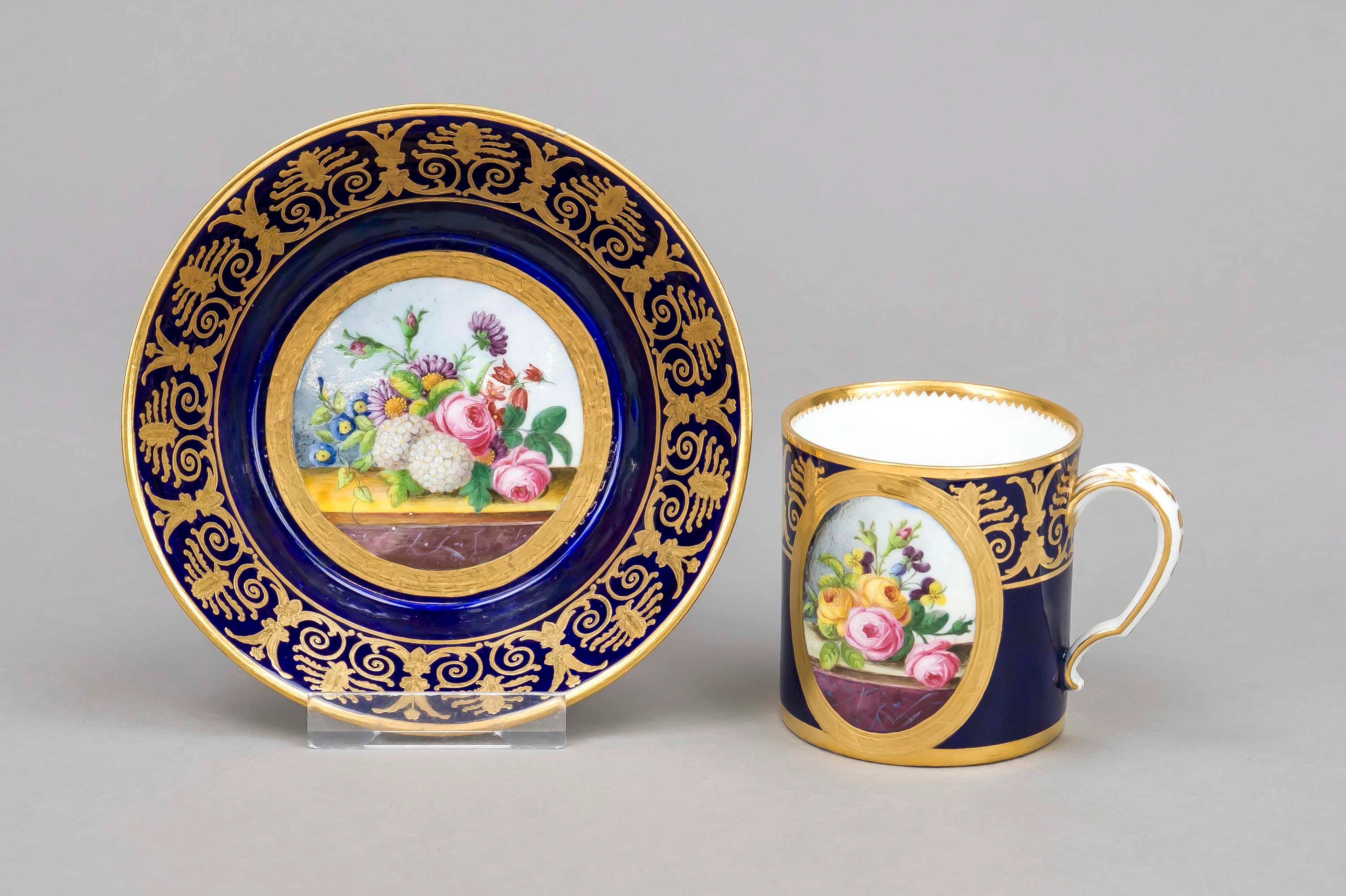 Tasse mit UT, Sevres, Frankreich