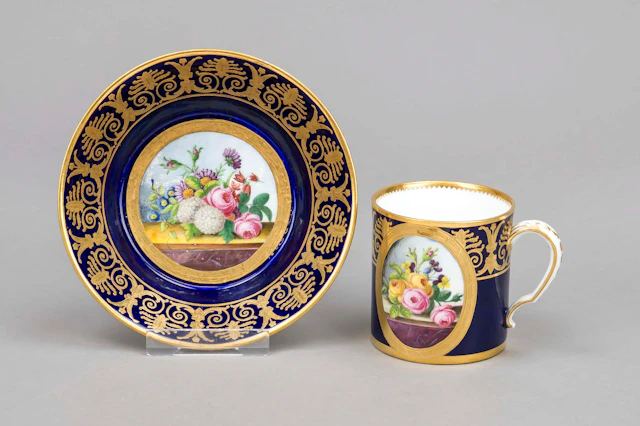 Tasse mit UT, Sevres, Frankreich