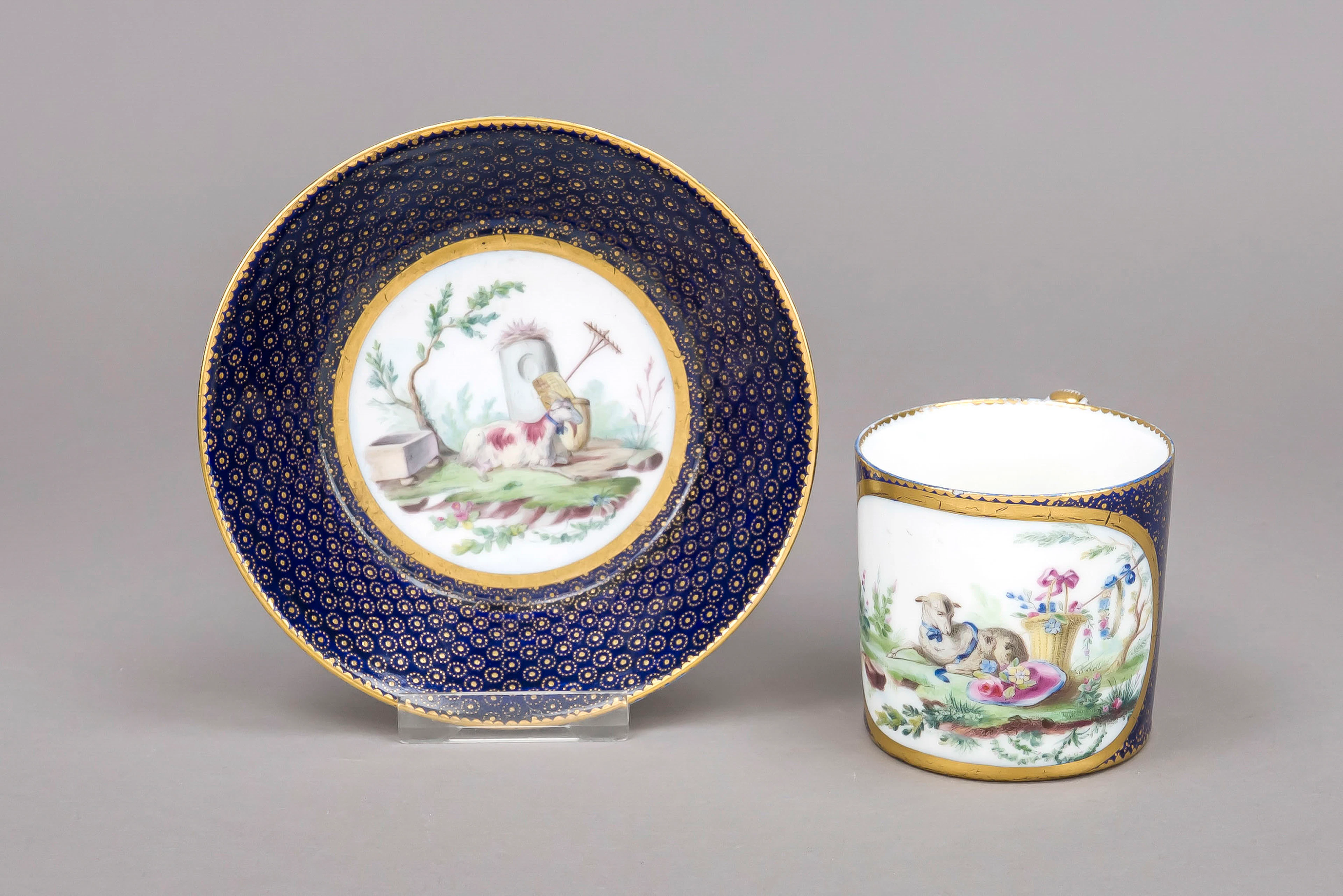 Tasse mit UT, Sevres, Frankreich