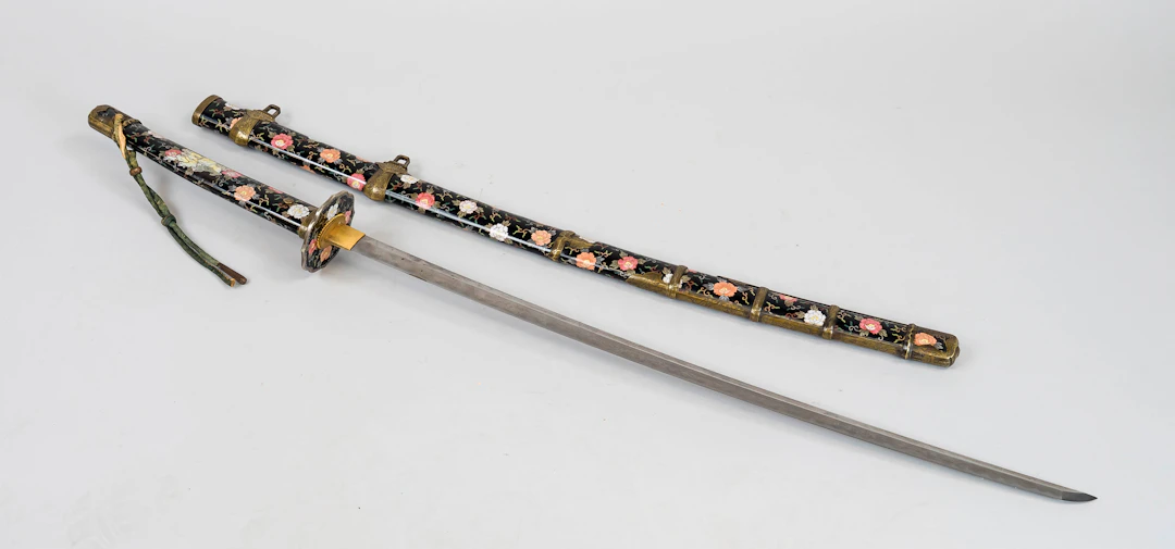 Katana mit Cloisonnémontierung, J
