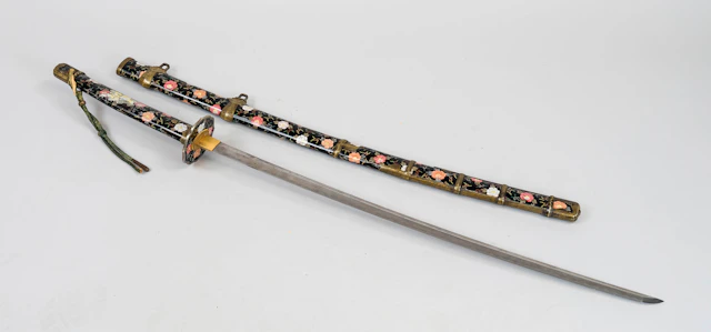 Katana mit Cloisonnémontierung, J