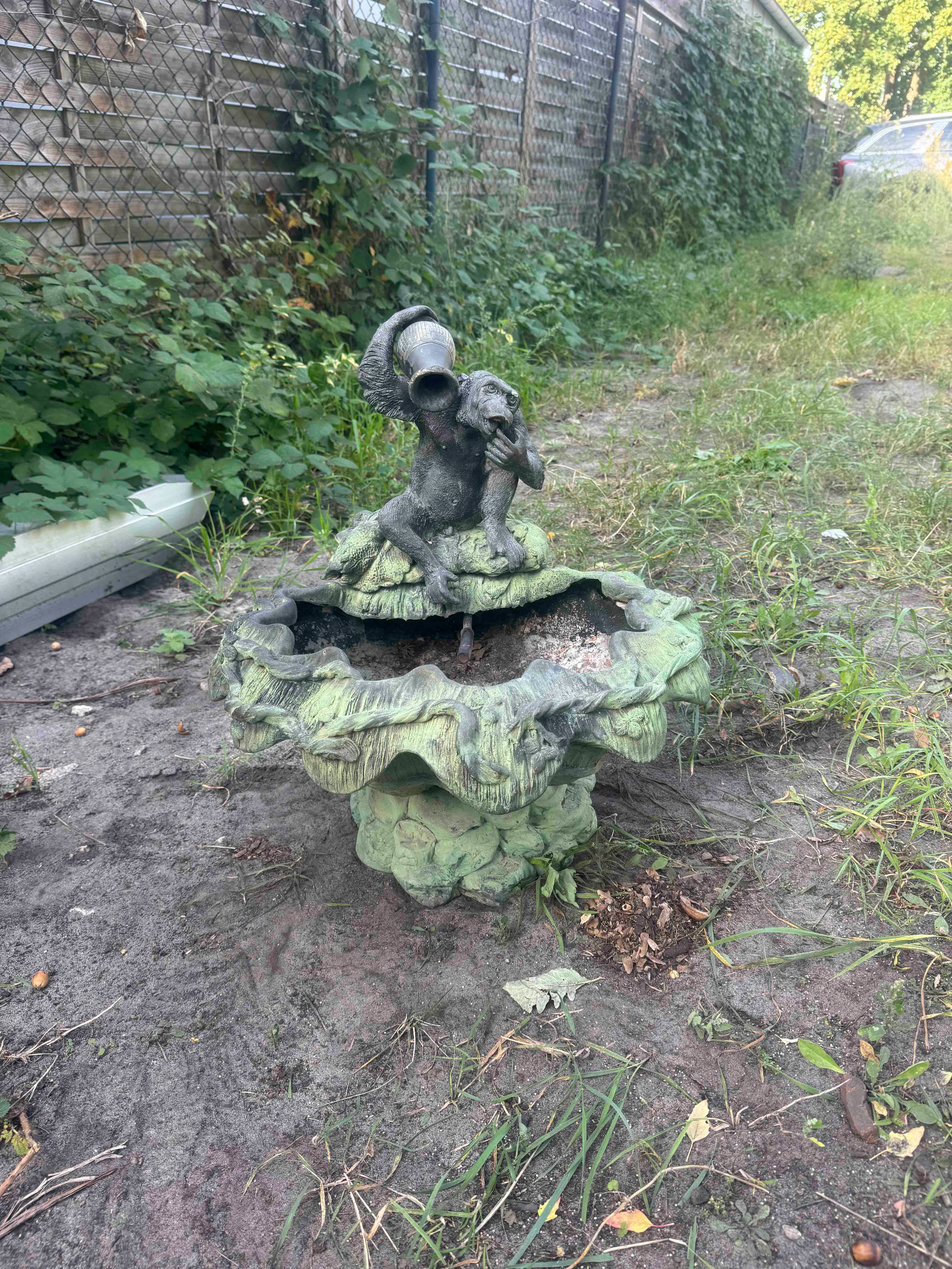 Gartenfigur Affe mit Krug, 21. Jh