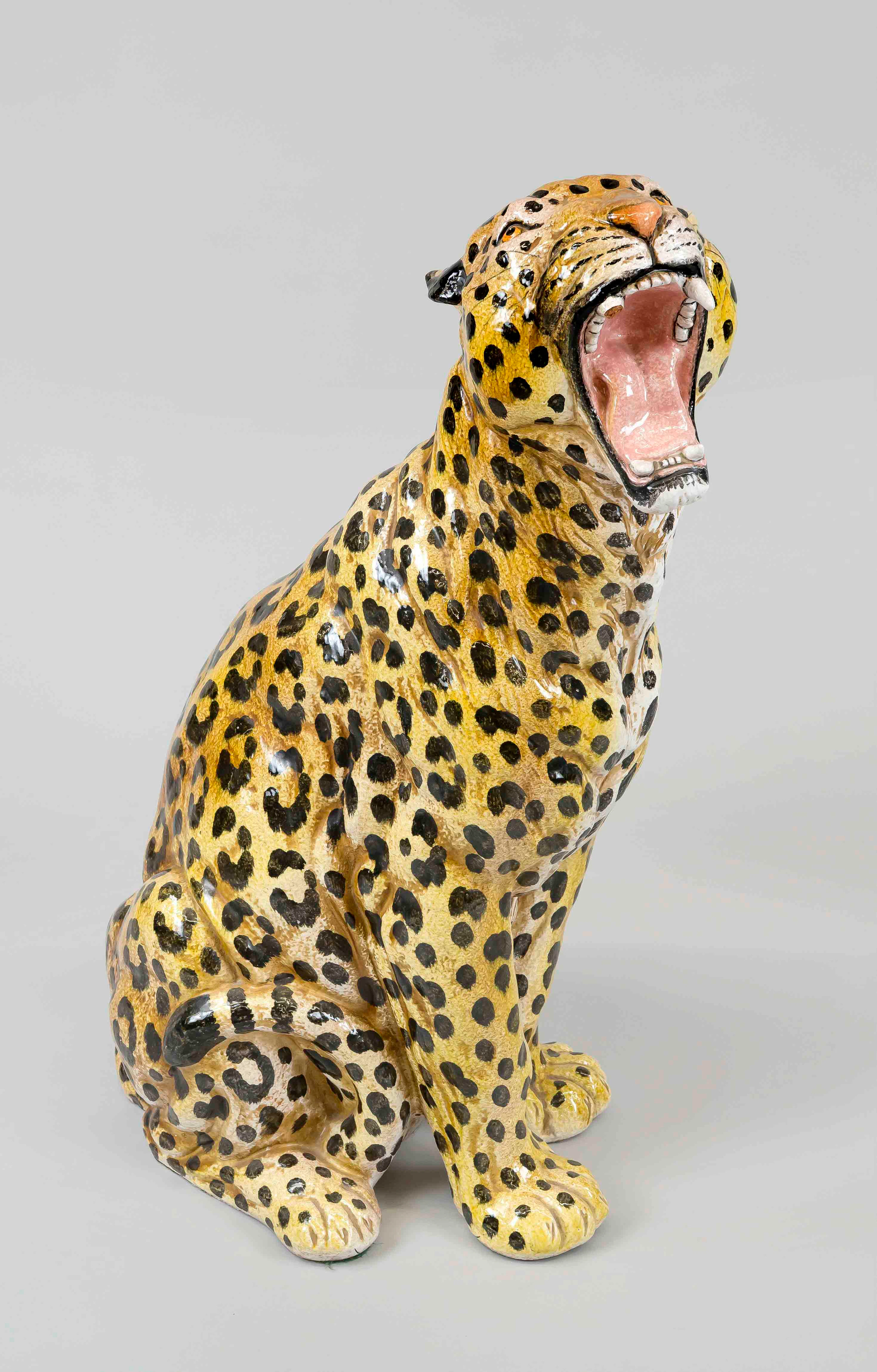 Sitzender Leopard als Wächterfigu