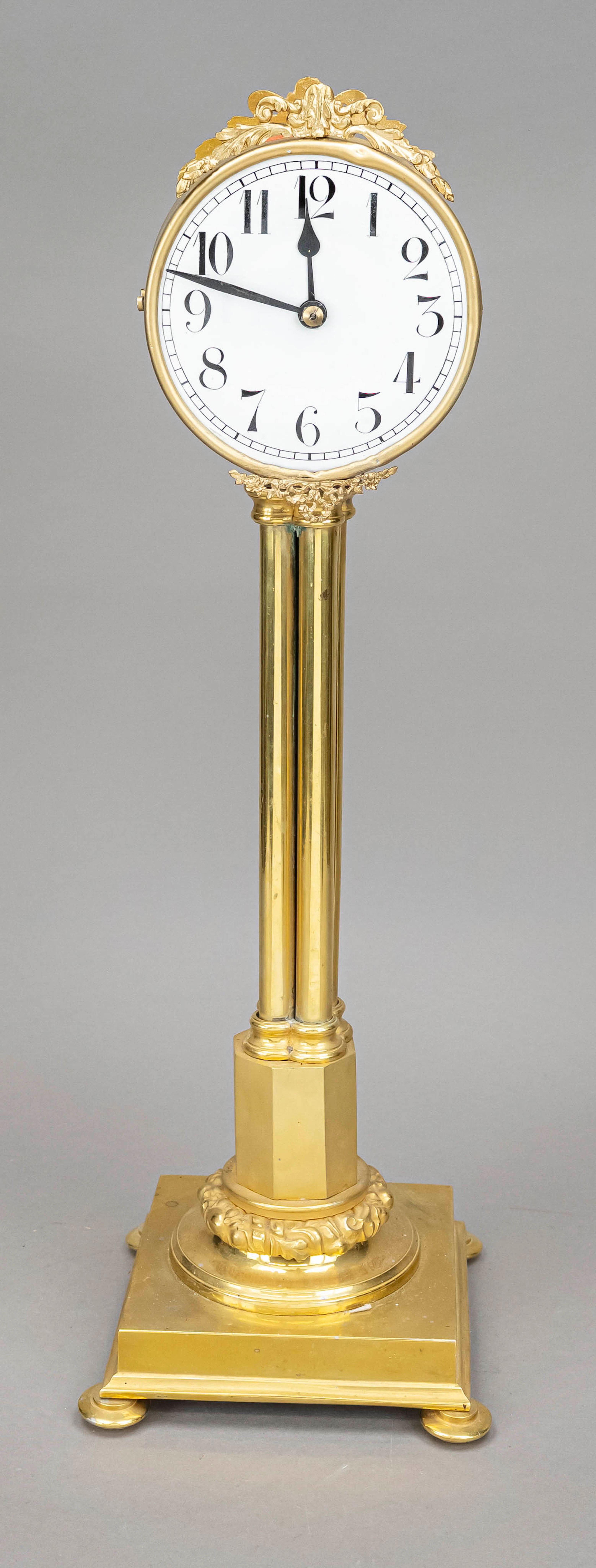 Große Tischuhr Ende 19. Jh., Bronz