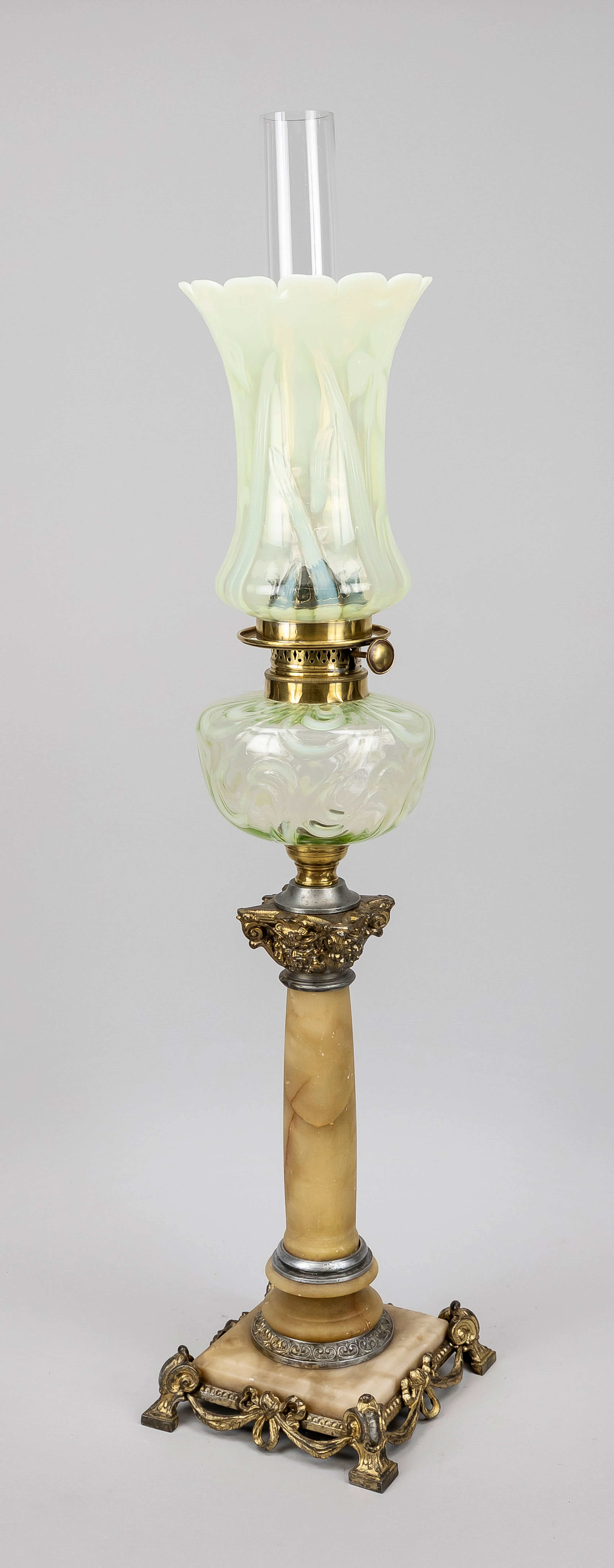 Petroleumlampe mit Schirm Uranglas