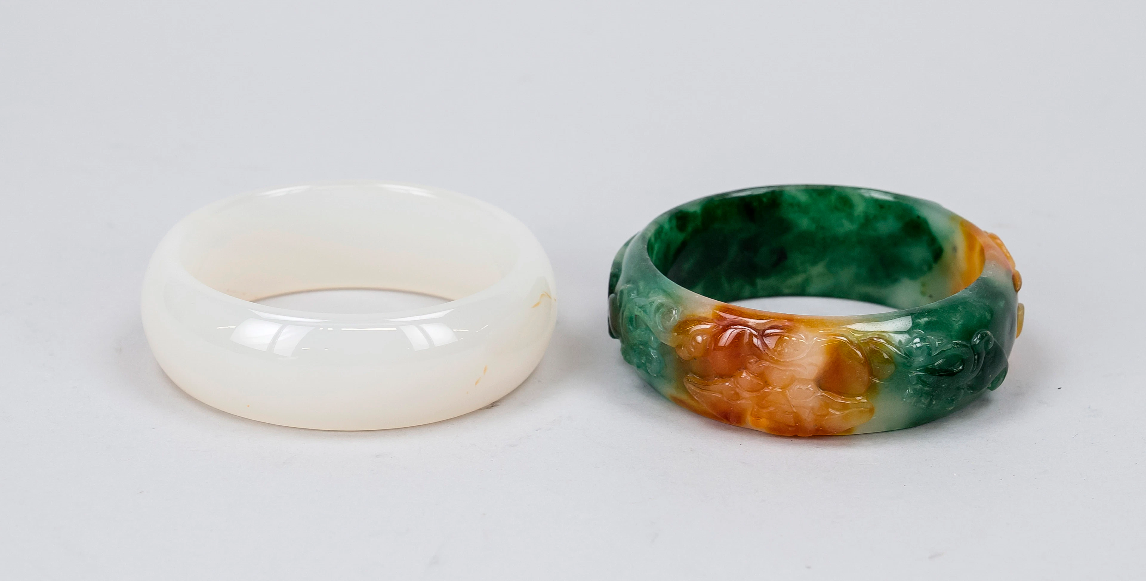 2 Armreifen, China, 20. Jh., Jade