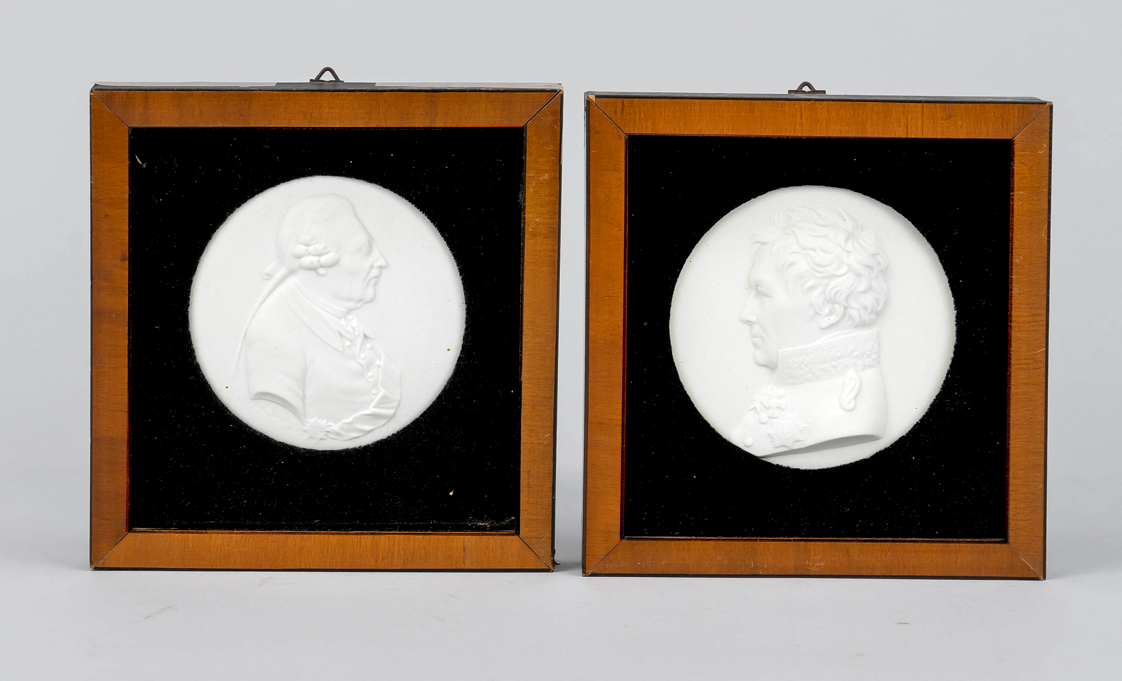 2 runde Portrait-Reliefs, 1. H. 2