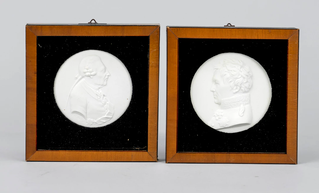 2 runde Portrait-Reliefs, 1. H. 2