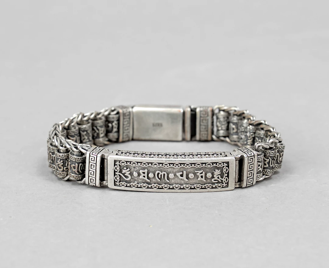 Armband nach tibetischen Vorlagen