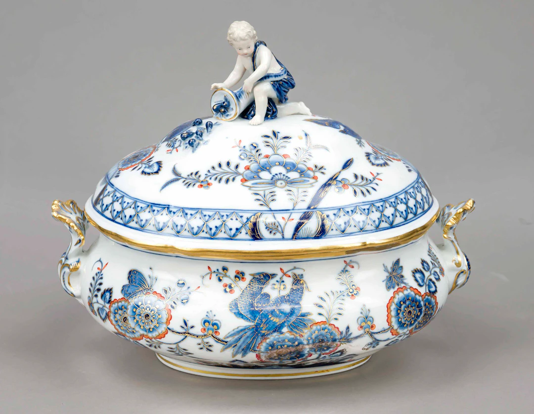 Ovale Deckelterrine, Meissen, Kna