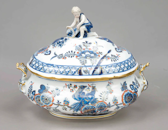 Ovale Deckelterrine, Meissen, Kna