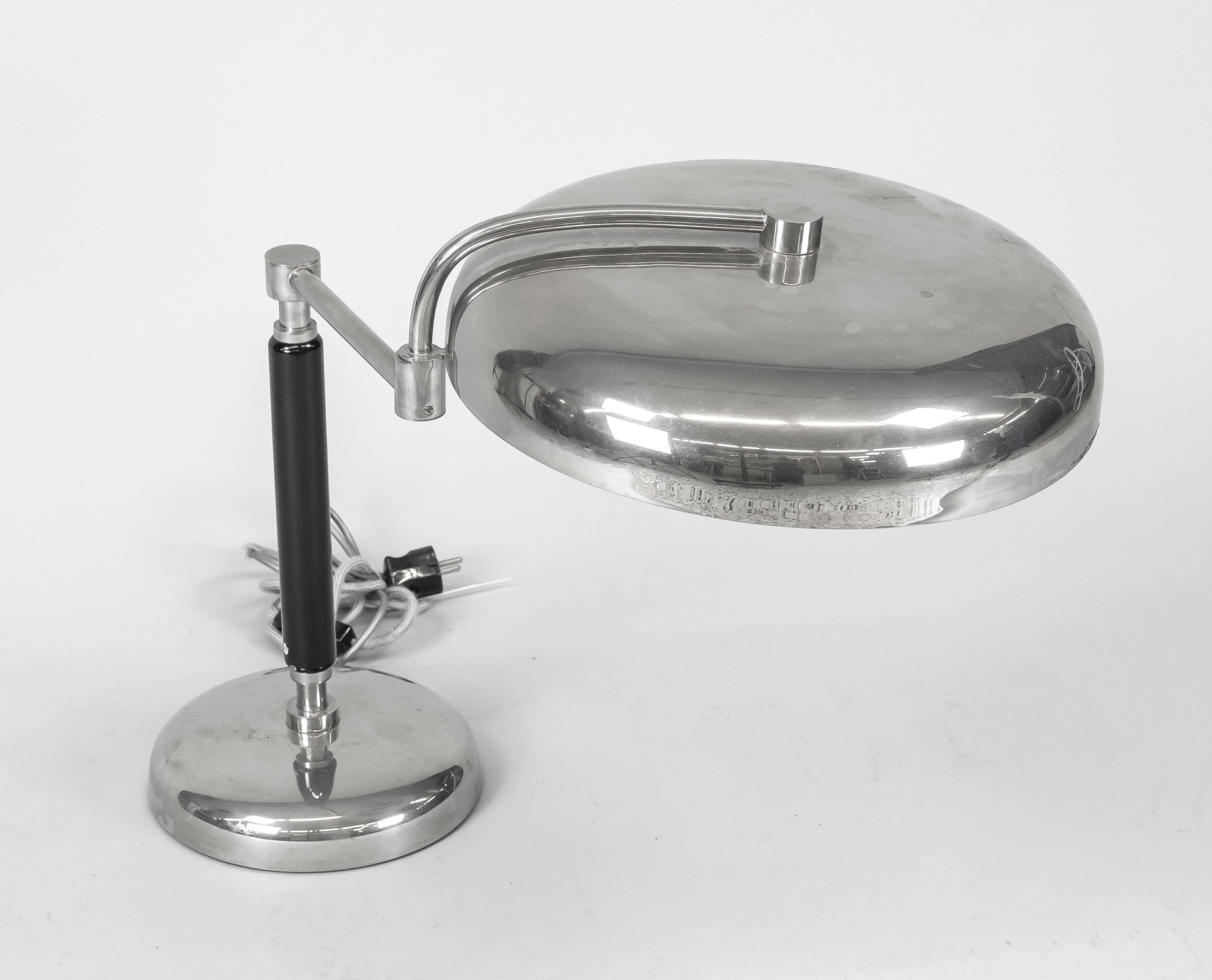 Schwenkbare Tischlampe Woka AD10