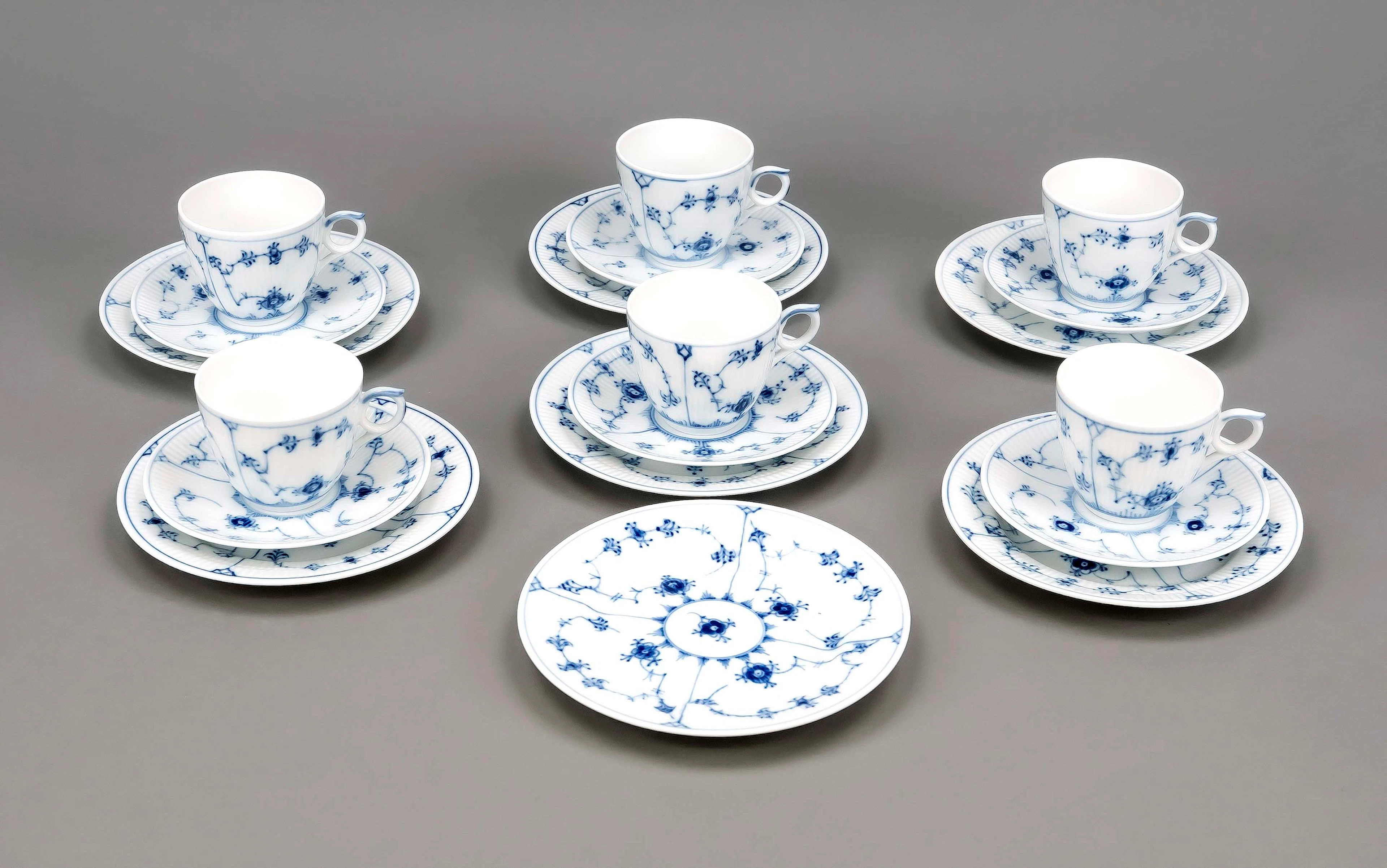 6 Kaffeegedecke und 1 Teller, 19-